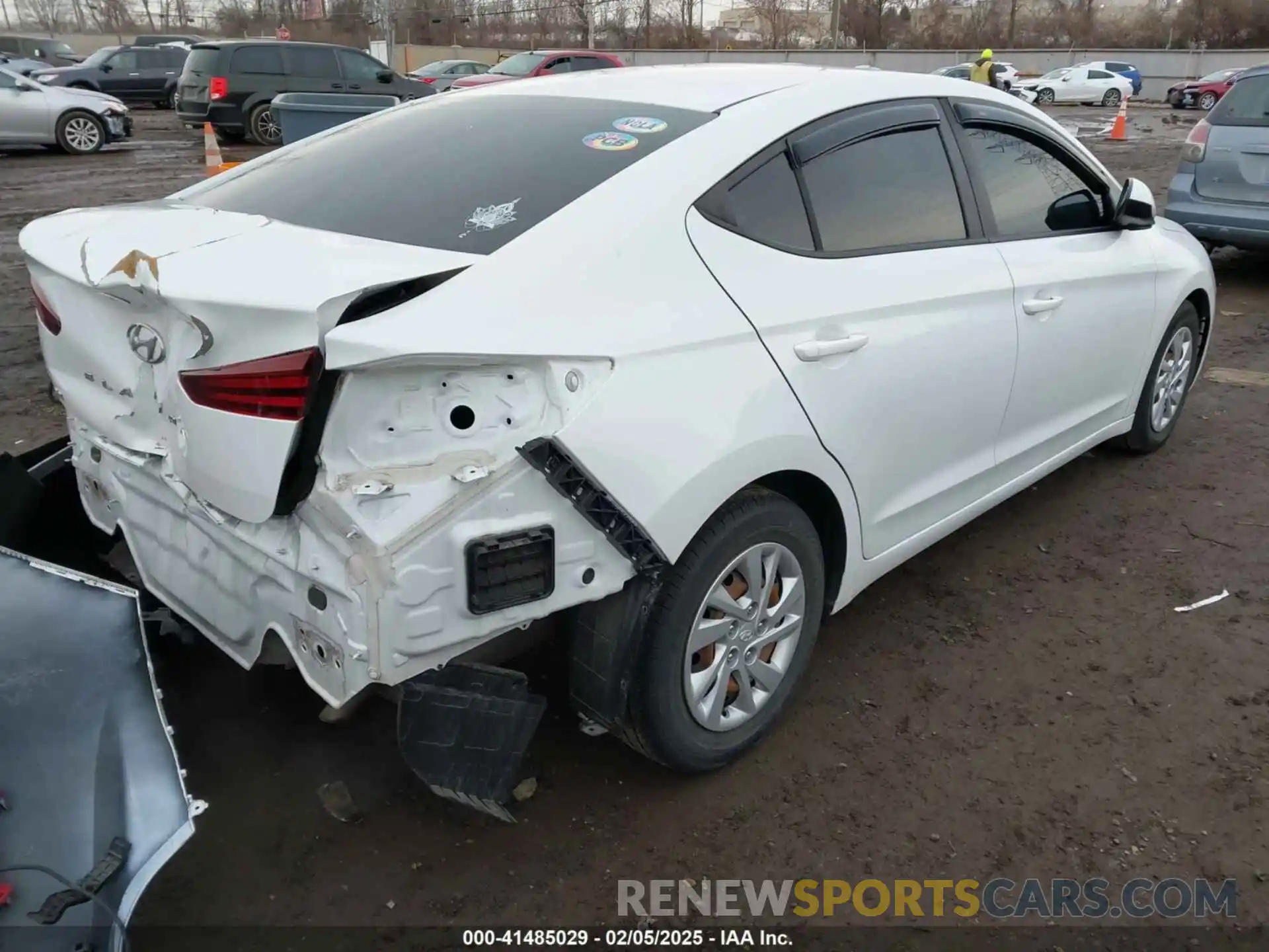 4 Photograph of a damaged car 5NPD74LF5KH461138 HYUNDAI ELANTRA 2019