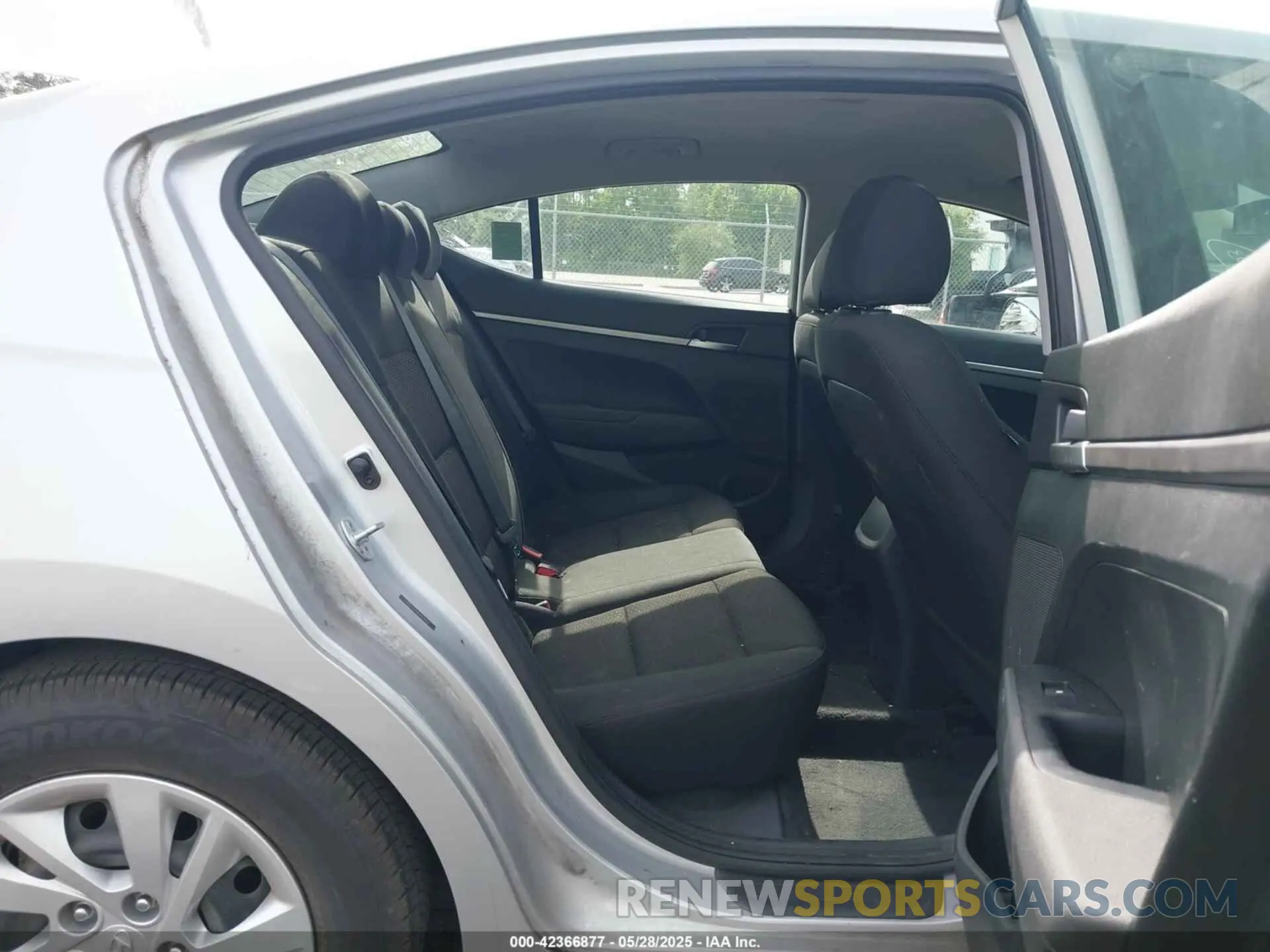 8 Photograph of a damaged car 5NPD74LF5KH474553 HYUNDAI ELANTRA 2019