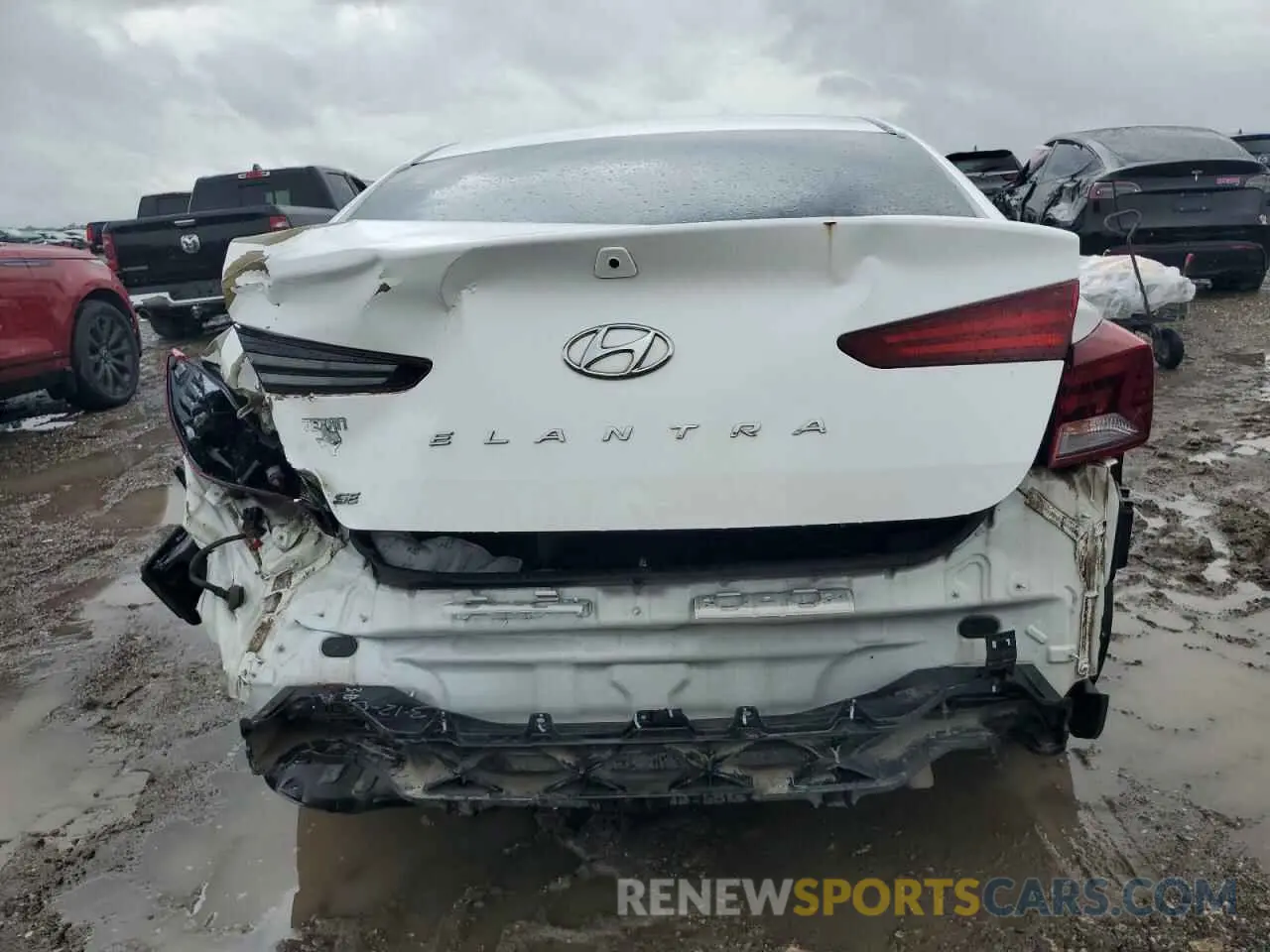 6 Photograph of a damaged car 5NPD74LF5KH480272 HYUNDAI ELANTRA 2019