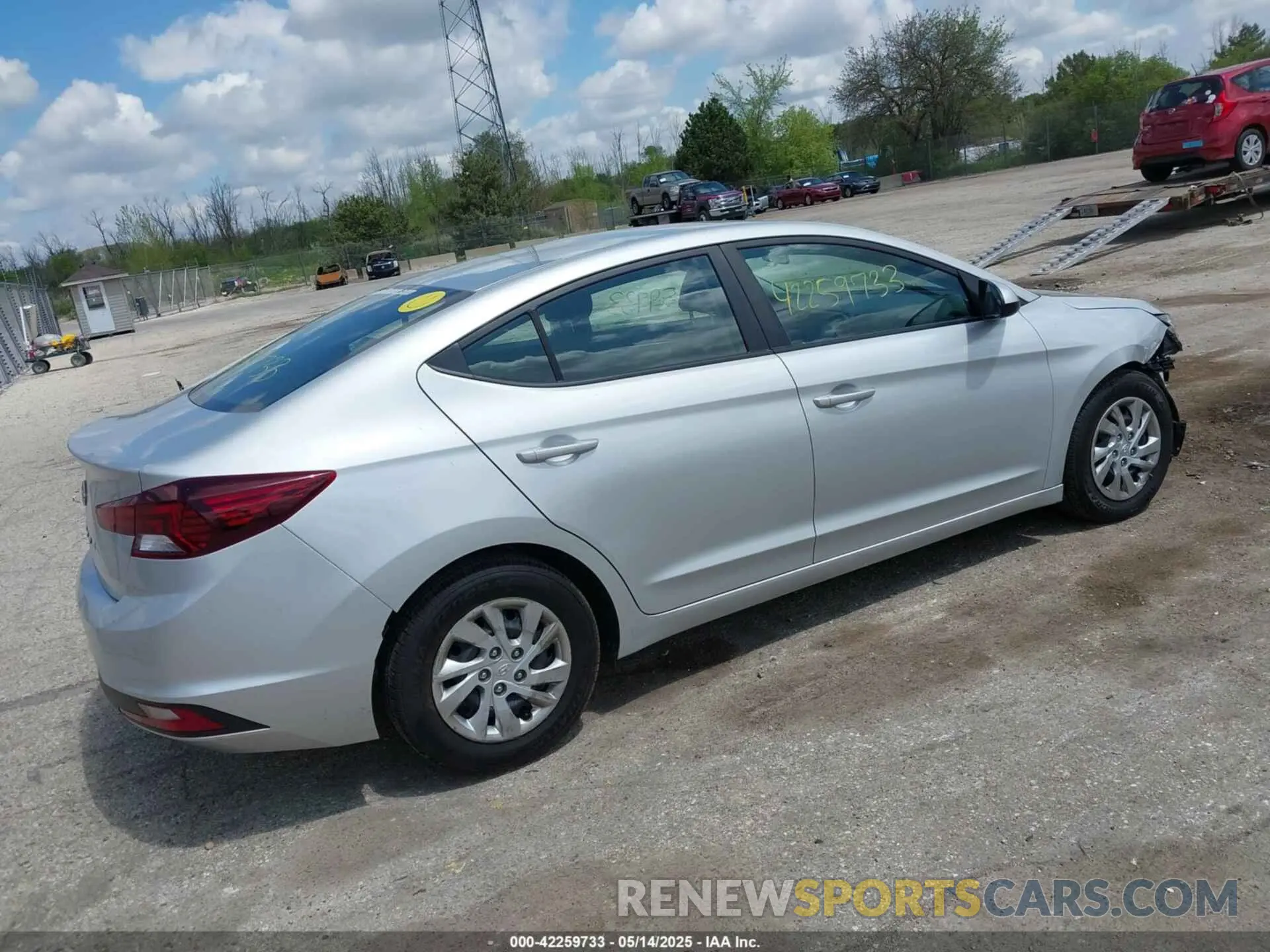 4 Photograph of a damaged car 5NPD74LF5KH486637 HYUNDAI ELANTRA 2019