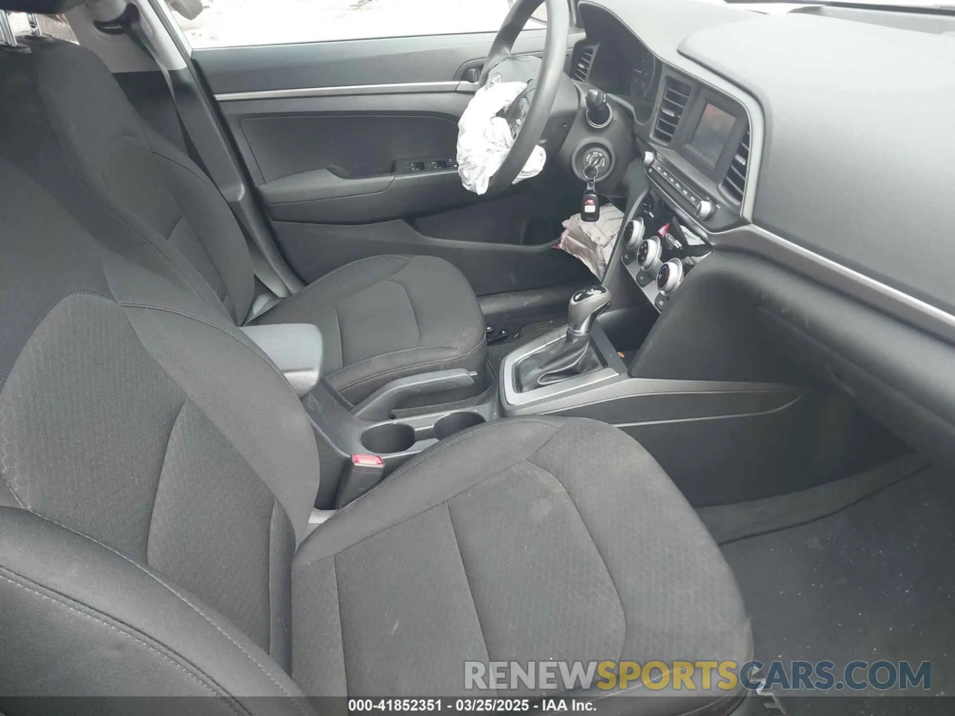 5 Photograph of a damaged car 5NPD74LF6KH416144 HYUNDAI ELANTRA 2019