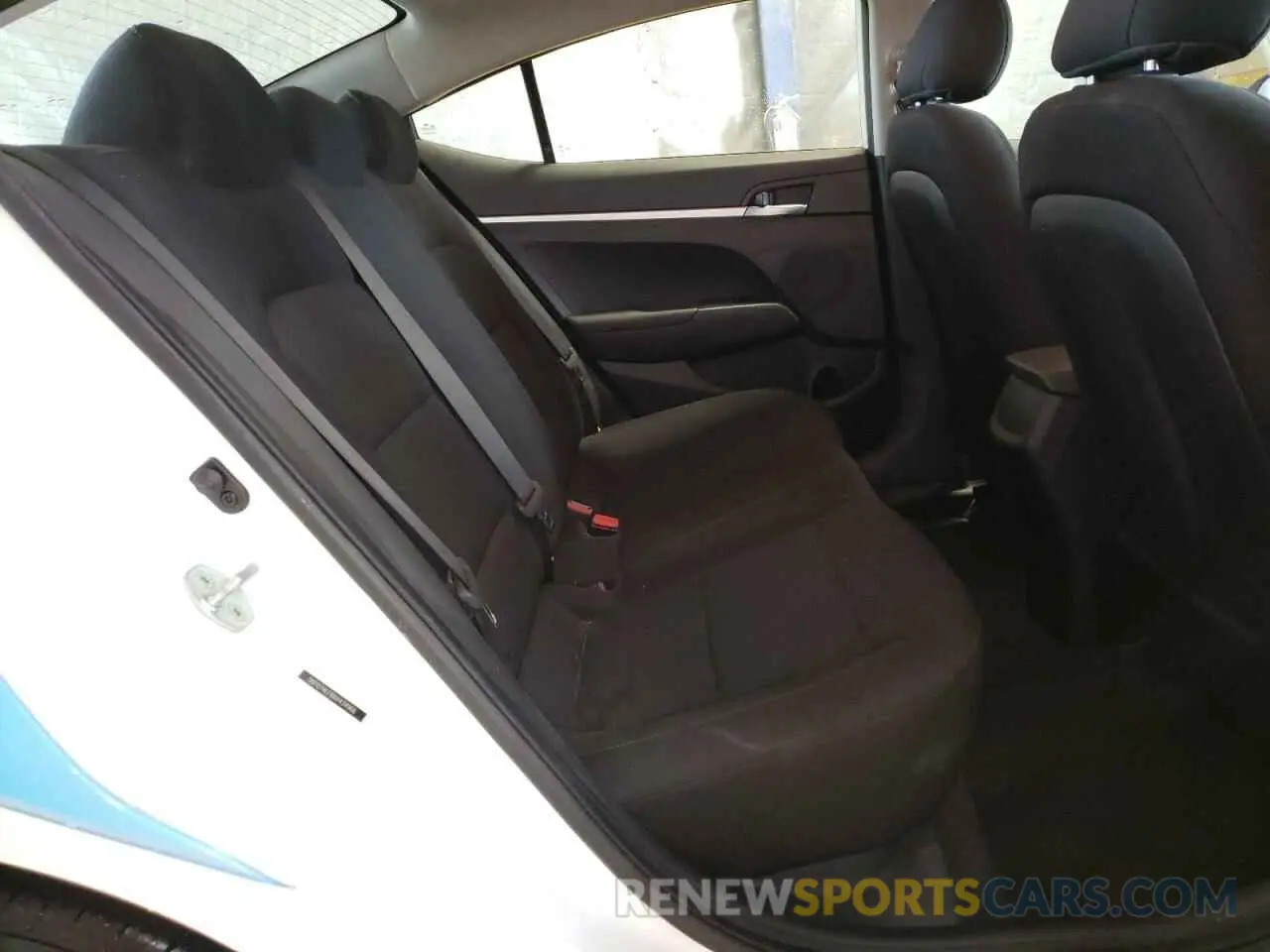 10 Photograph of a damaged car 5NPD74LF6KH434966 HYUNDAI ELANTRA 2019