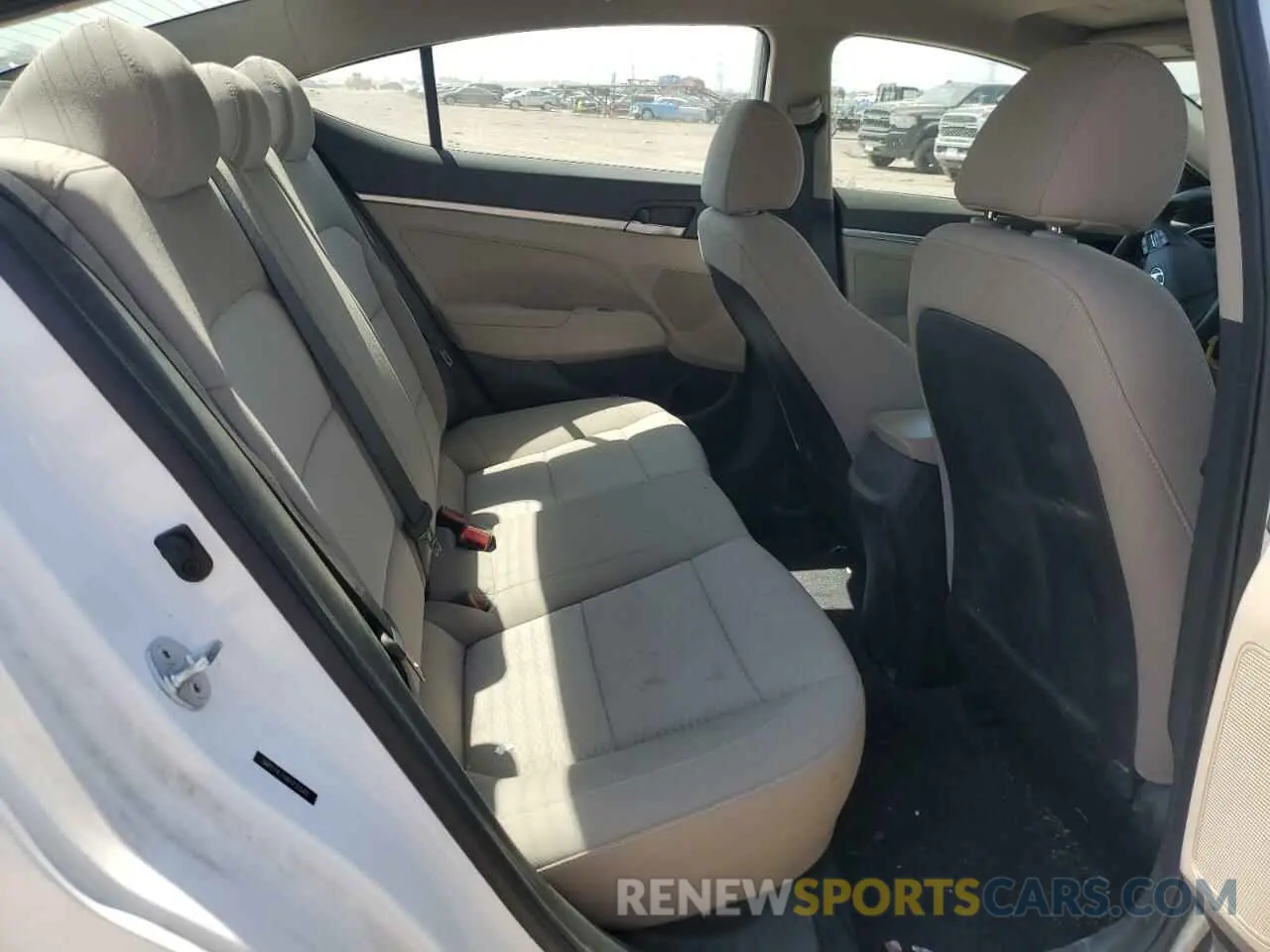 10 Photograph of a damaged car 5NPD74LF6KH435549 HYUNDAI ELANTRA 2019