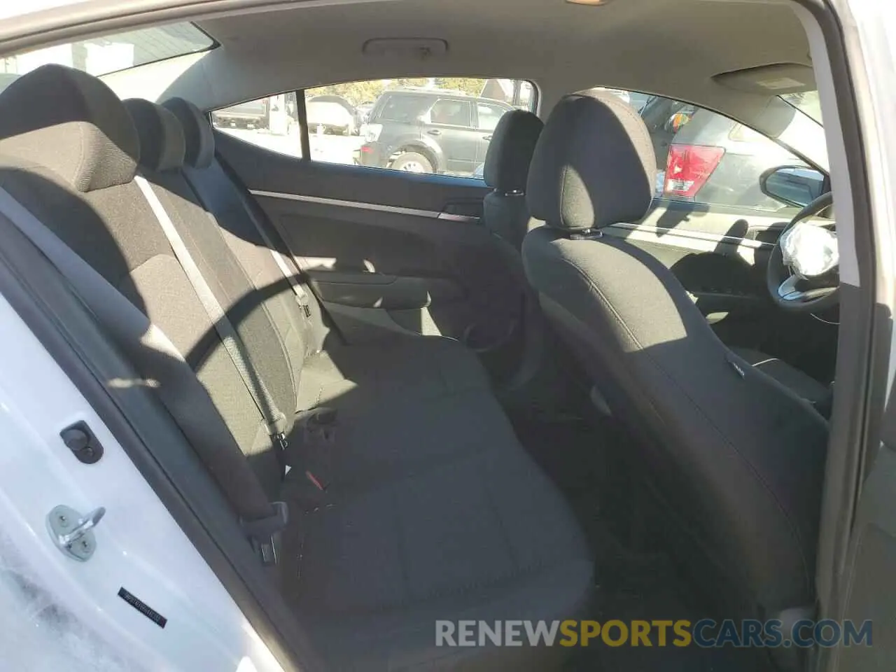 10 Photograph of a damaged car 5NPD74LF6KH440332 HYUNDAI ELANTRA 2019