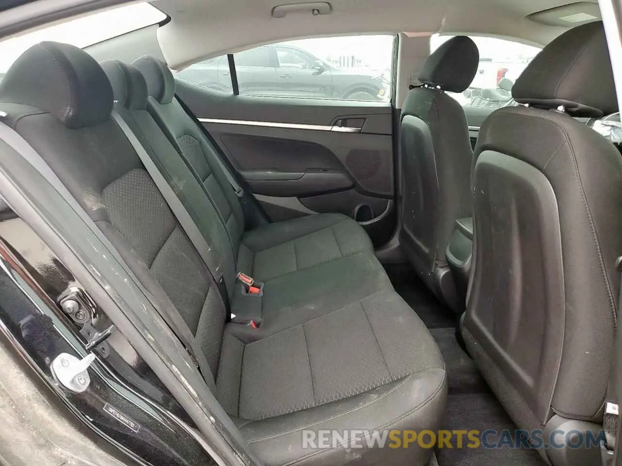 10 Photograph of a damaged car 5NPD74LF6KH447782 HYUNDAI ELANTRA 2019