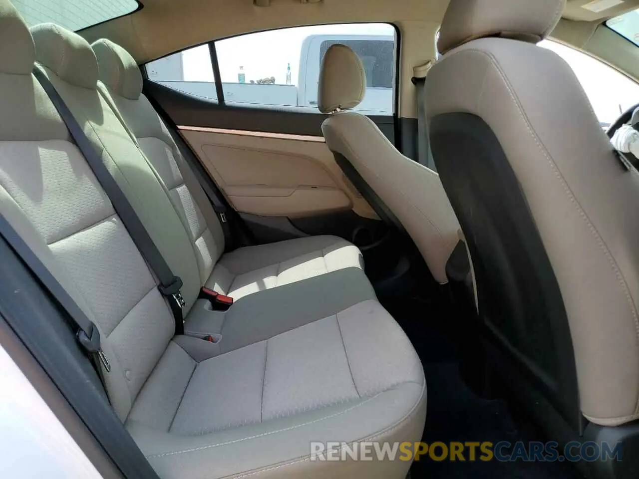 10 Photograph of a damaged car 5NPD74LF6KH448334 HYUNDAI ELANTRA 2019