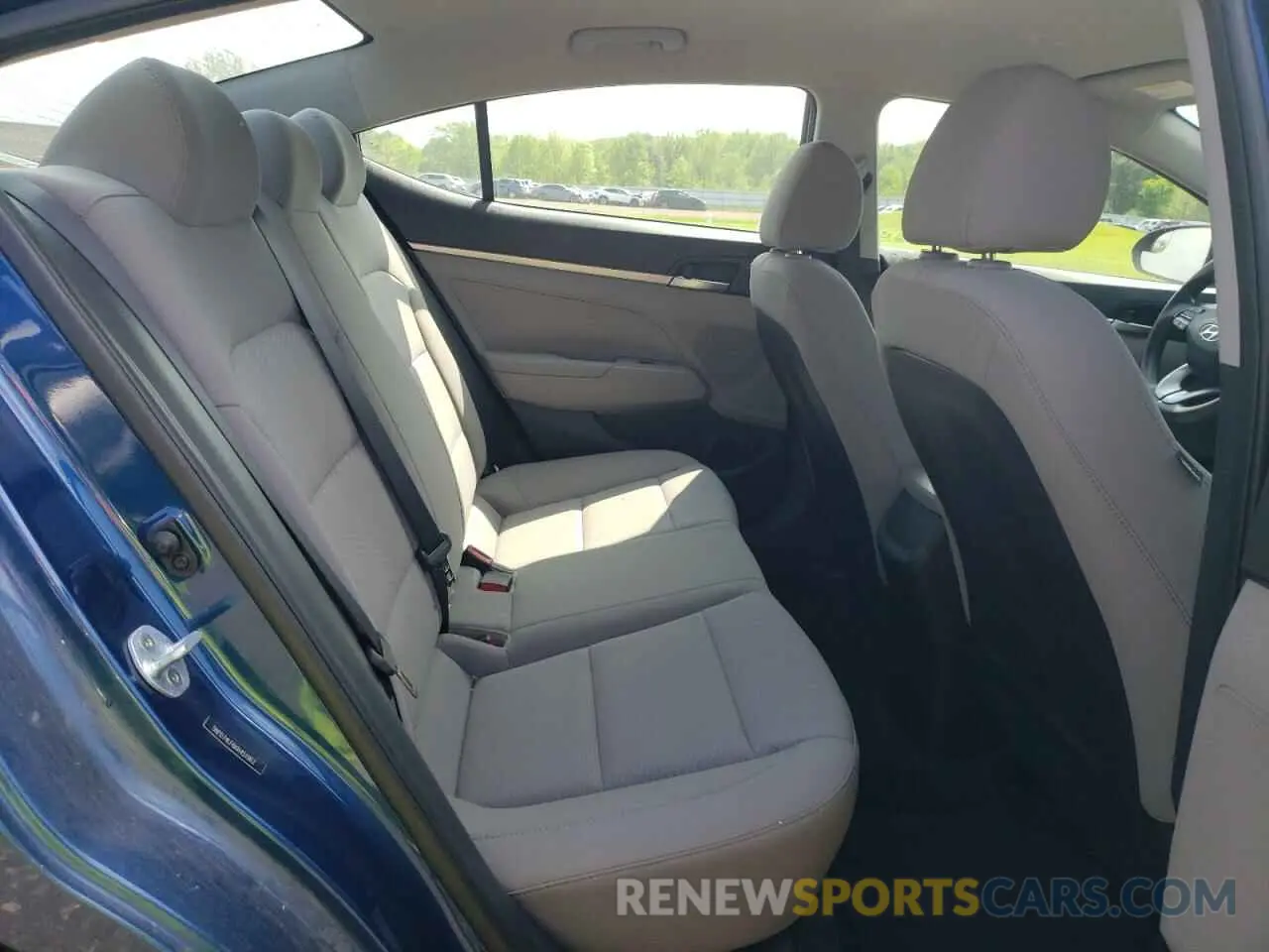 10 Photograph of a damaged car 5NPD74LF6KH451962 HYUNDAI ELANTRA 2019
