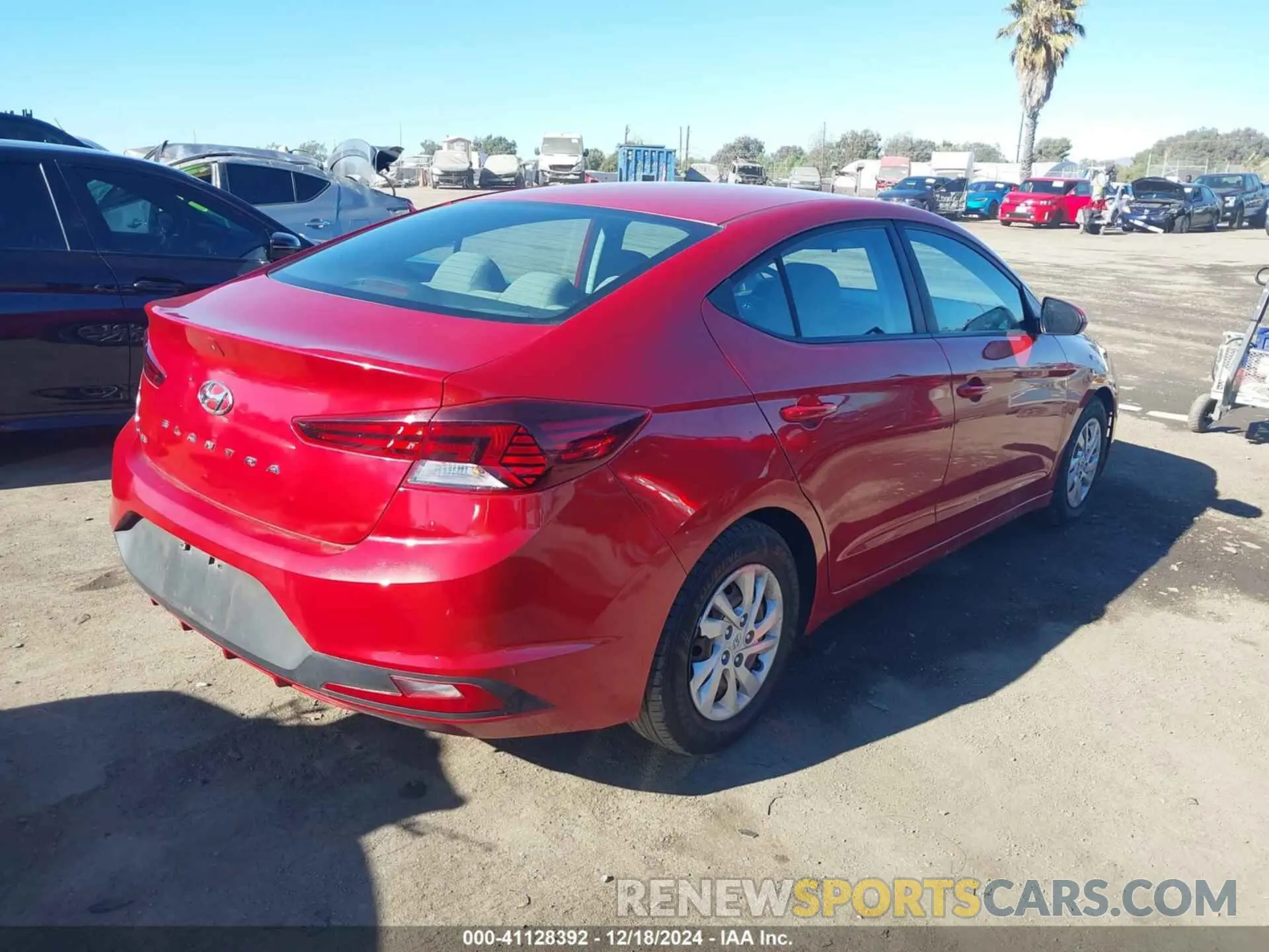 4 Photograph of a damaged car 5NPD74LF6KH452450 HYUNDAI ELANTRA 2019