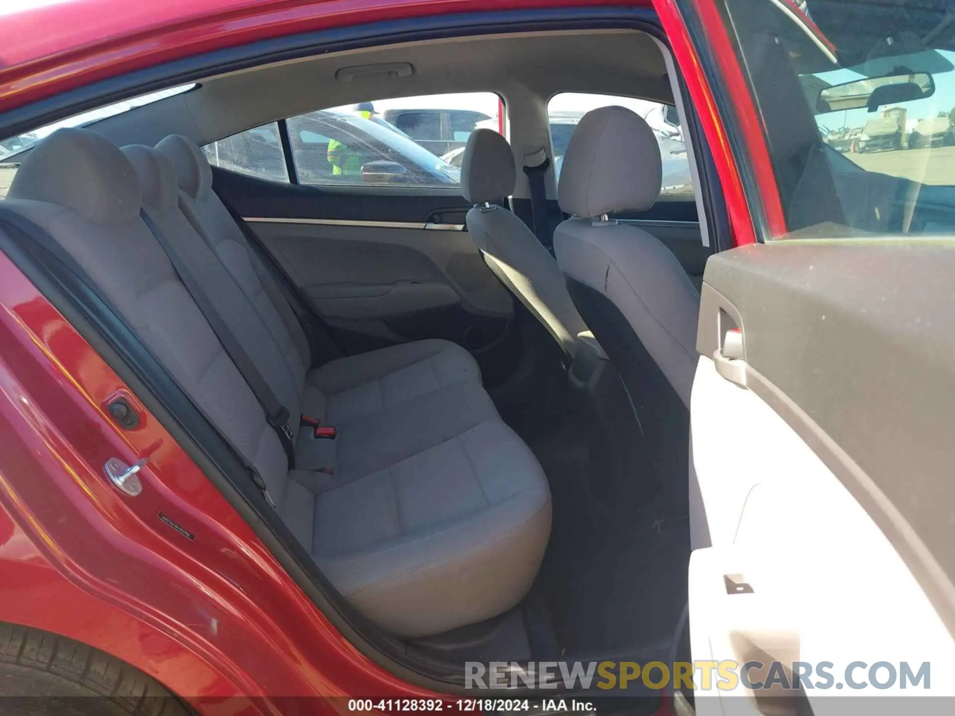 8 Photograph of a damaged car 5NPD74LF6KH452450 HYUNDAI ELANTRA 2019