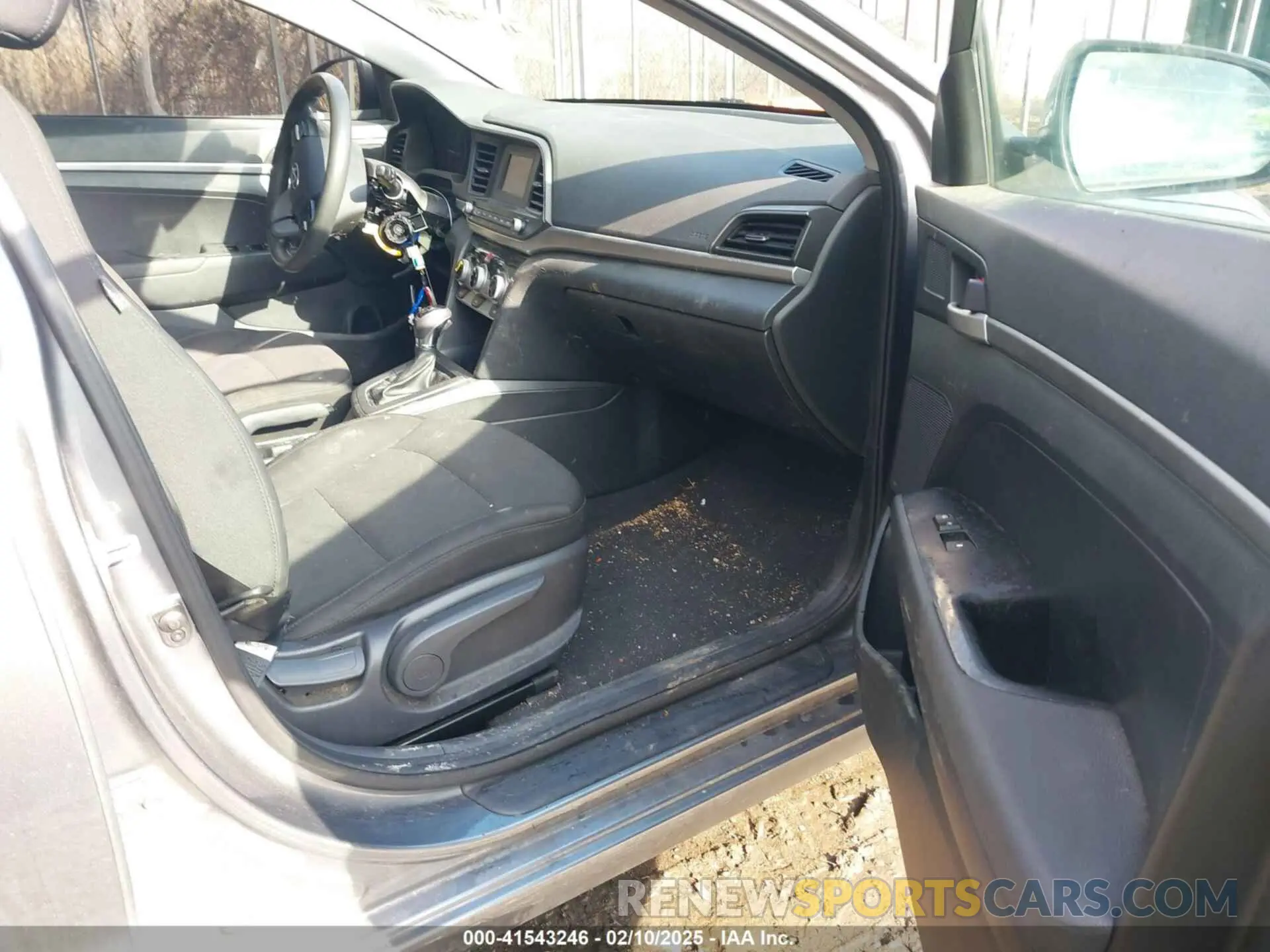 5 Photograph of a damaged car 5NPD74LF6KH456871 HYUNDAI ELANTRA 2019