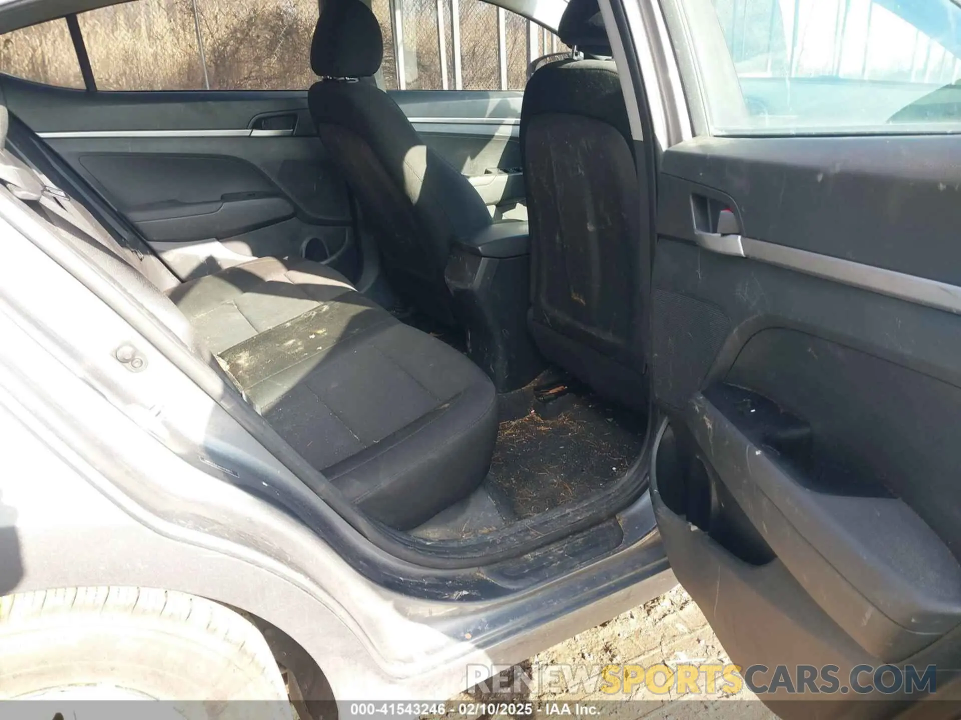 8 Photograph of a damaged car 5NPD74LF6KH456871 HYUNDAI ELANTRA 2019