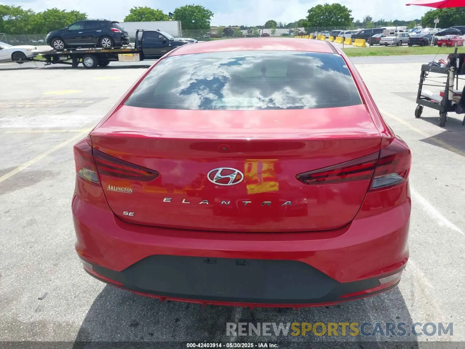 16 Photograph of a damaged car 5NPD74LF6KH486615 HYUNDAI ELANTRA 2019