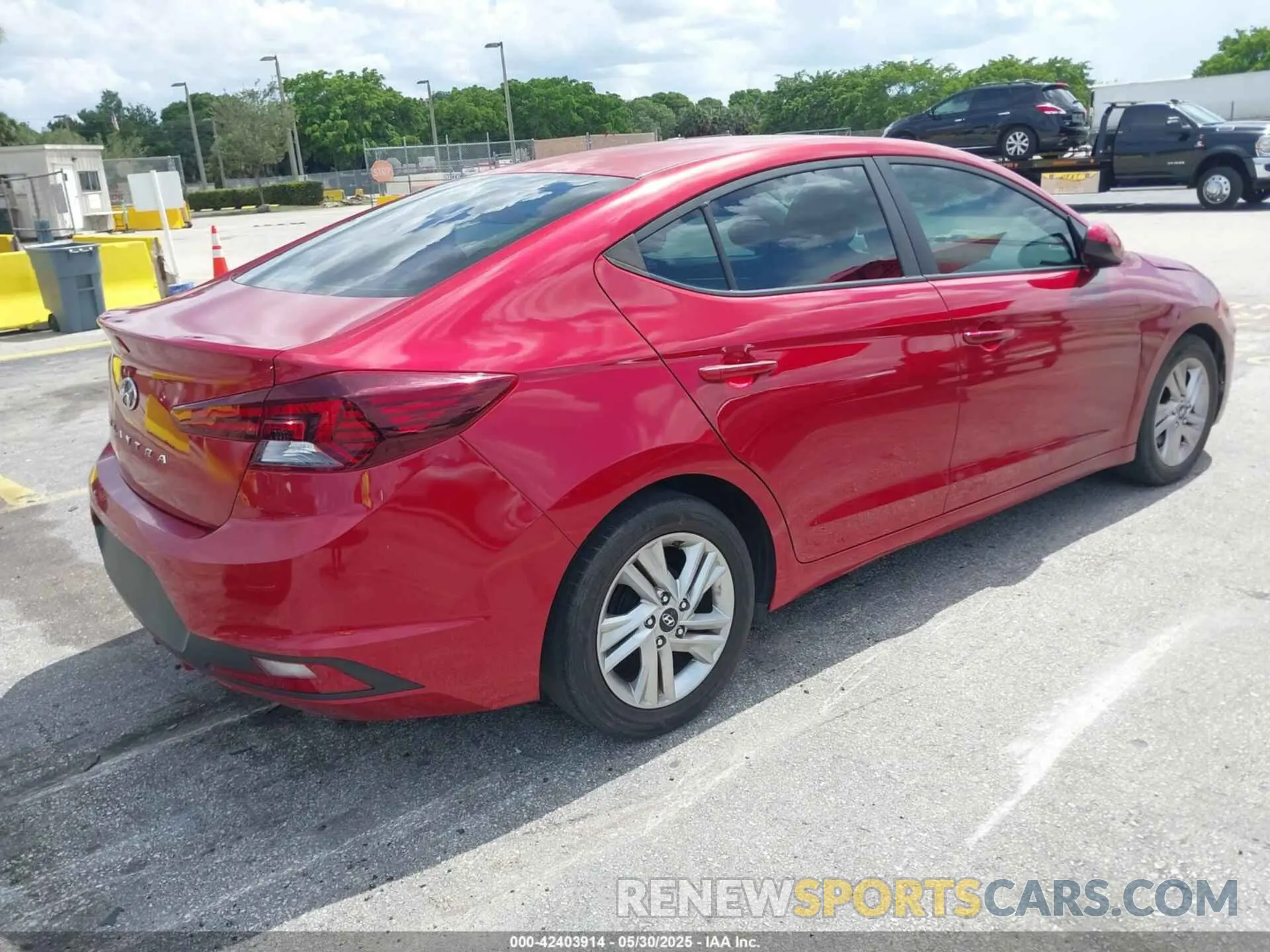 4 Photograph of a damaged car 5NPD74LF6KH486615 HYUNDAI ELANTRA 2019