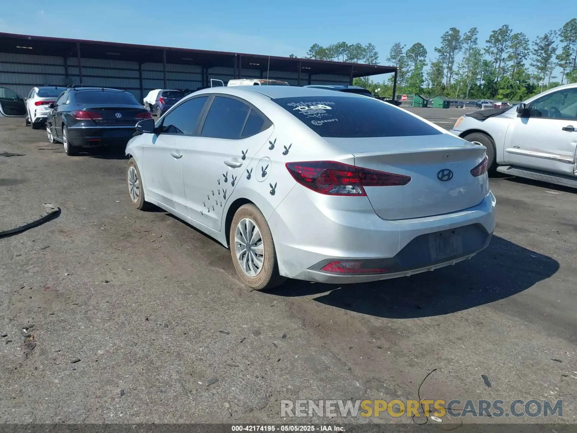 3 Photograph of a damaged car 5NPD74LF6KH495363 HYUNDAI ELANTRA 2019