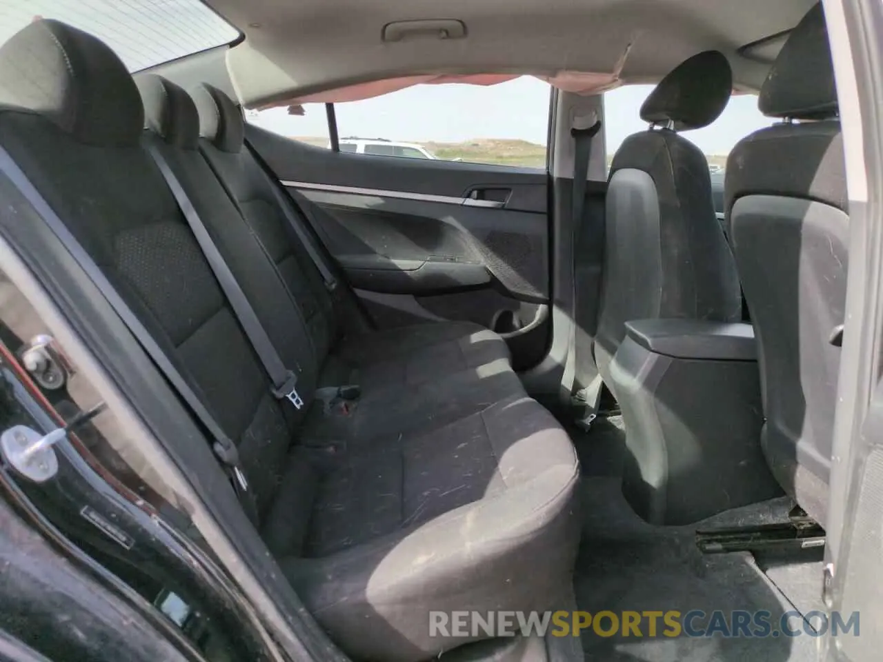 10 Photograph of a damaged car 5NPD74LF7KH417559 HYUNDAI ELANTRA 2019