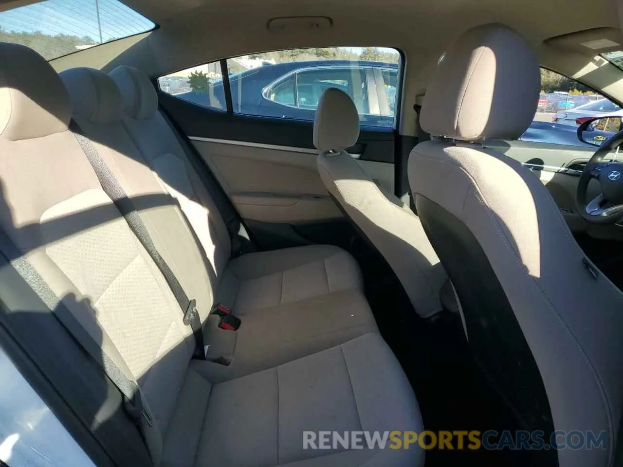 10 Photograph of a damaged car 5NPD74LF7KH425807 HYUNDAI ELANTRA 2019