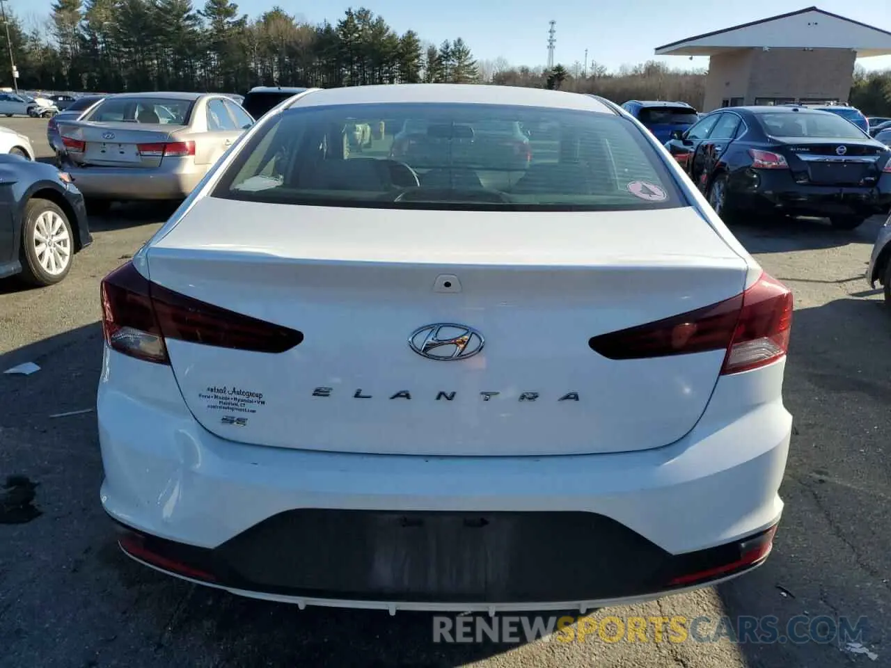 6 Photograph of a damaged car 5NPD74LF7KH425807 HYUNDAI ELANTRA 2019
