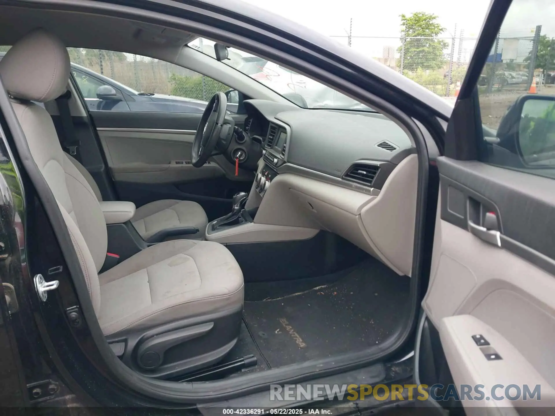 5 Photograph of a damaged car 5NPD74LF7KH430814 HYUNDAI ELANTRA 2019