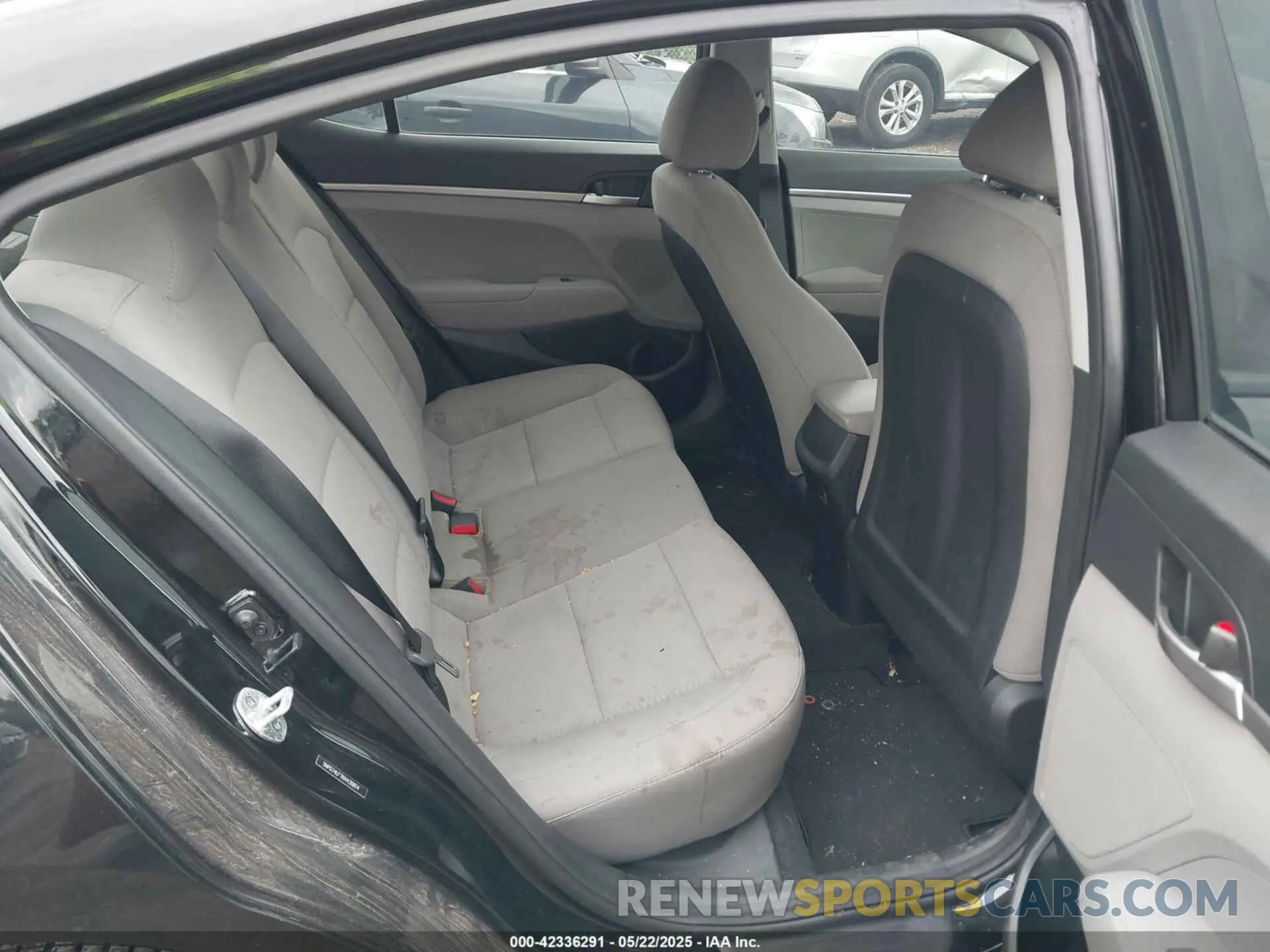 8 Photograph of a damaged car 5NPD74LF7KH430814 HYUNDAI ELANTRA 2019