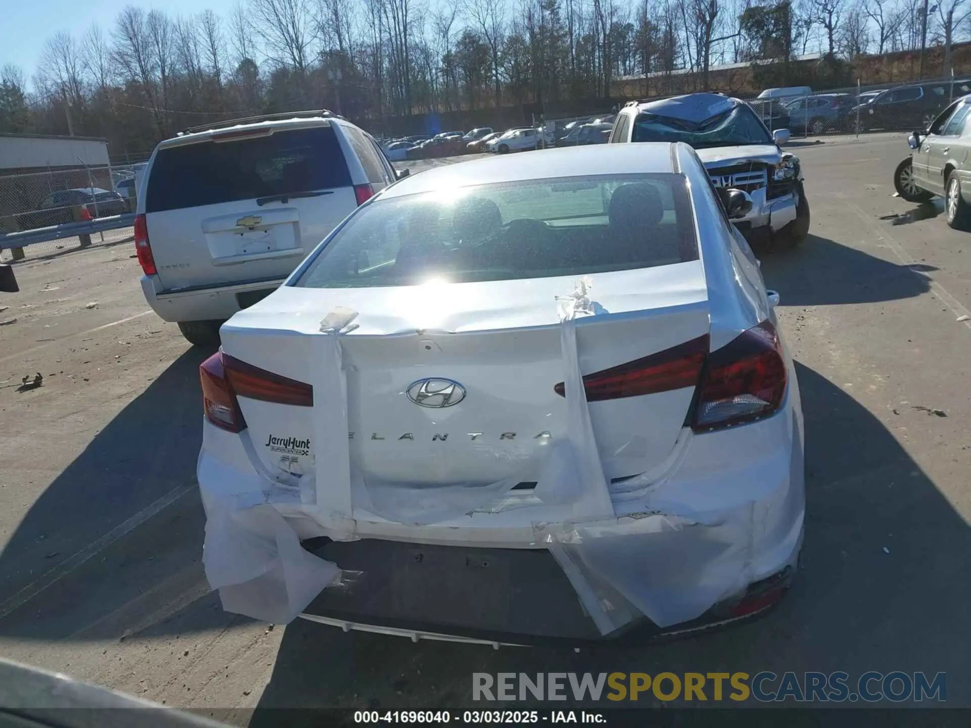 16 Photograph of a damaged car 5NPD74LF7KH433485 HYUNDAI ELANTRA 2019