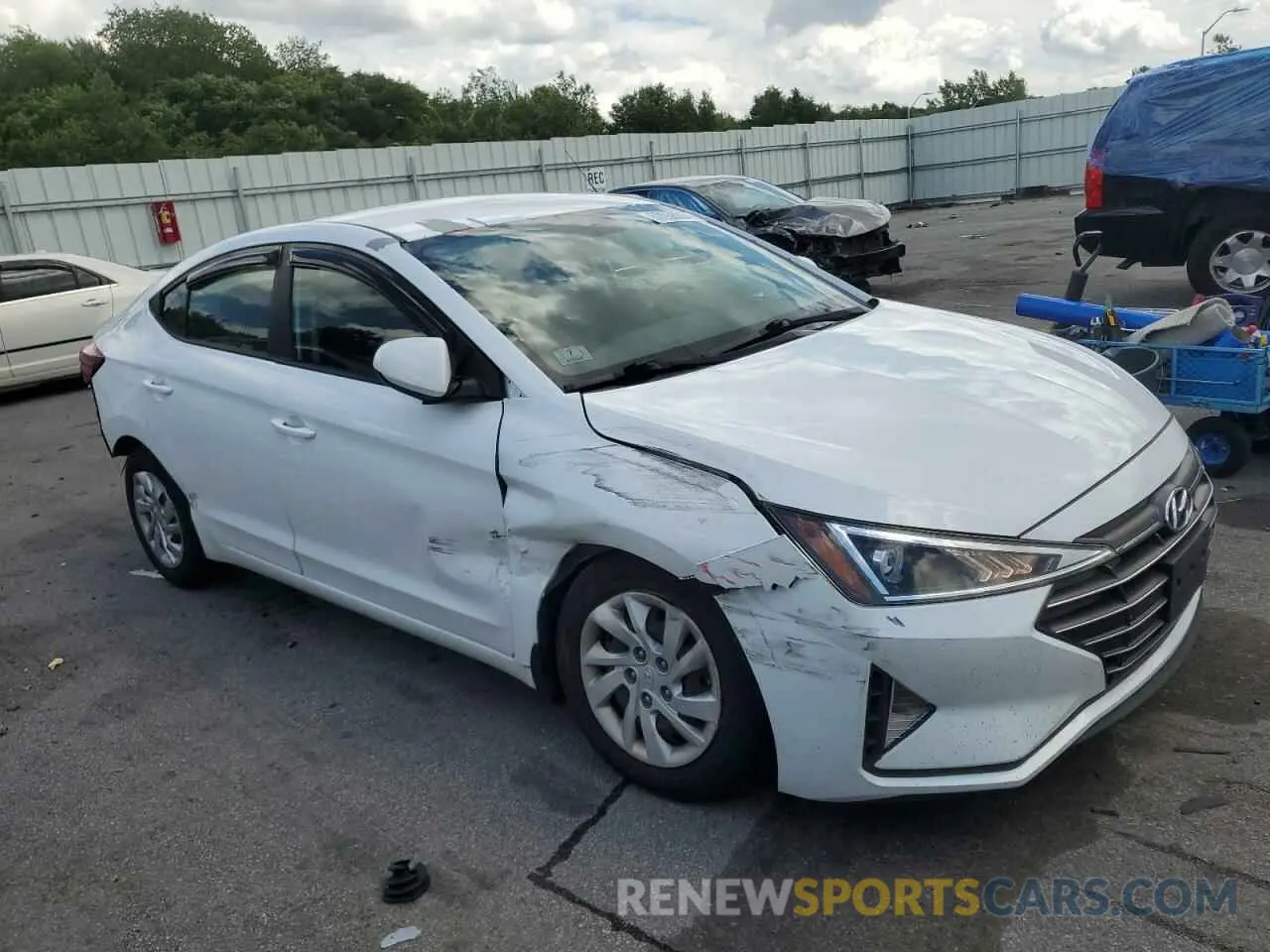 4 Photograph of a damaged car 5NPD74LF7KH467359 HYUNDAI ELANTRA 2019