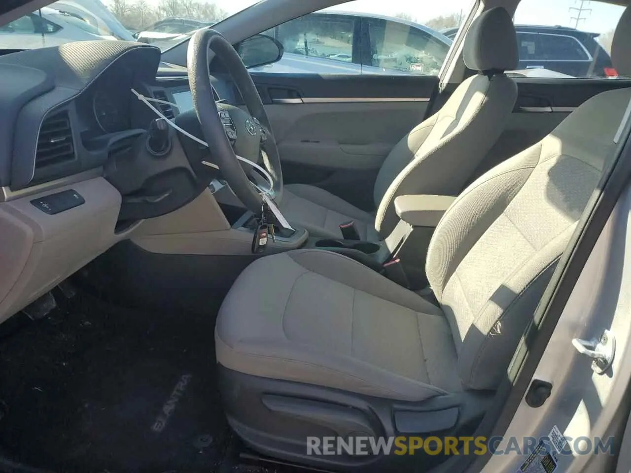 7 Photograph of a damaged car 5NPD74LF7KH470813 HYUNDAI ELANTRA 2019