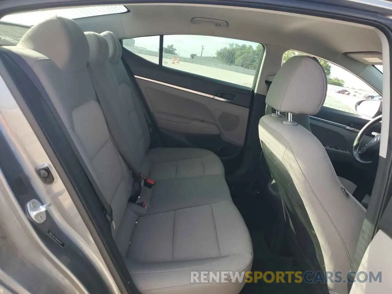 10 Photograph of a damaged car 5NPD74LF7KH476711 HYUNDAI ELANTRA 2019
