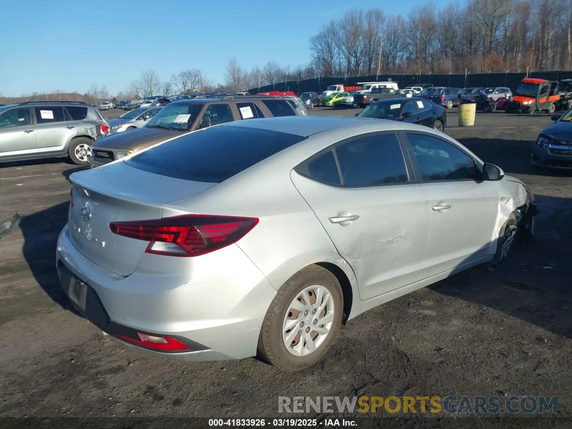4 Photograph of a damaged car 5NPD74LF7KH493749 HYUNDAI ELANTRA 2019