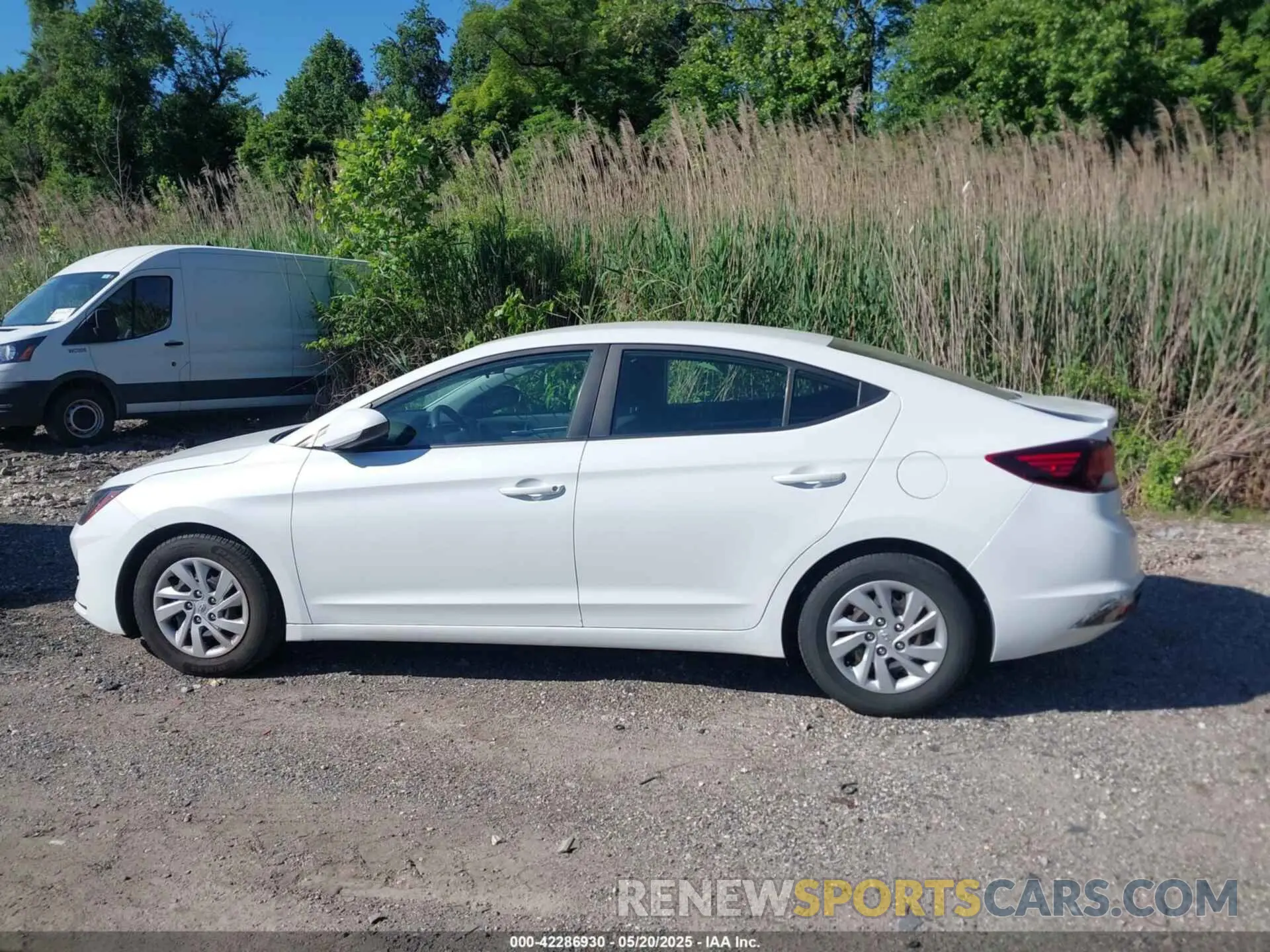 14 Photograph of a damaged car 5NPD74LF8KH406621 HYUNDAI ELANTRA 2019