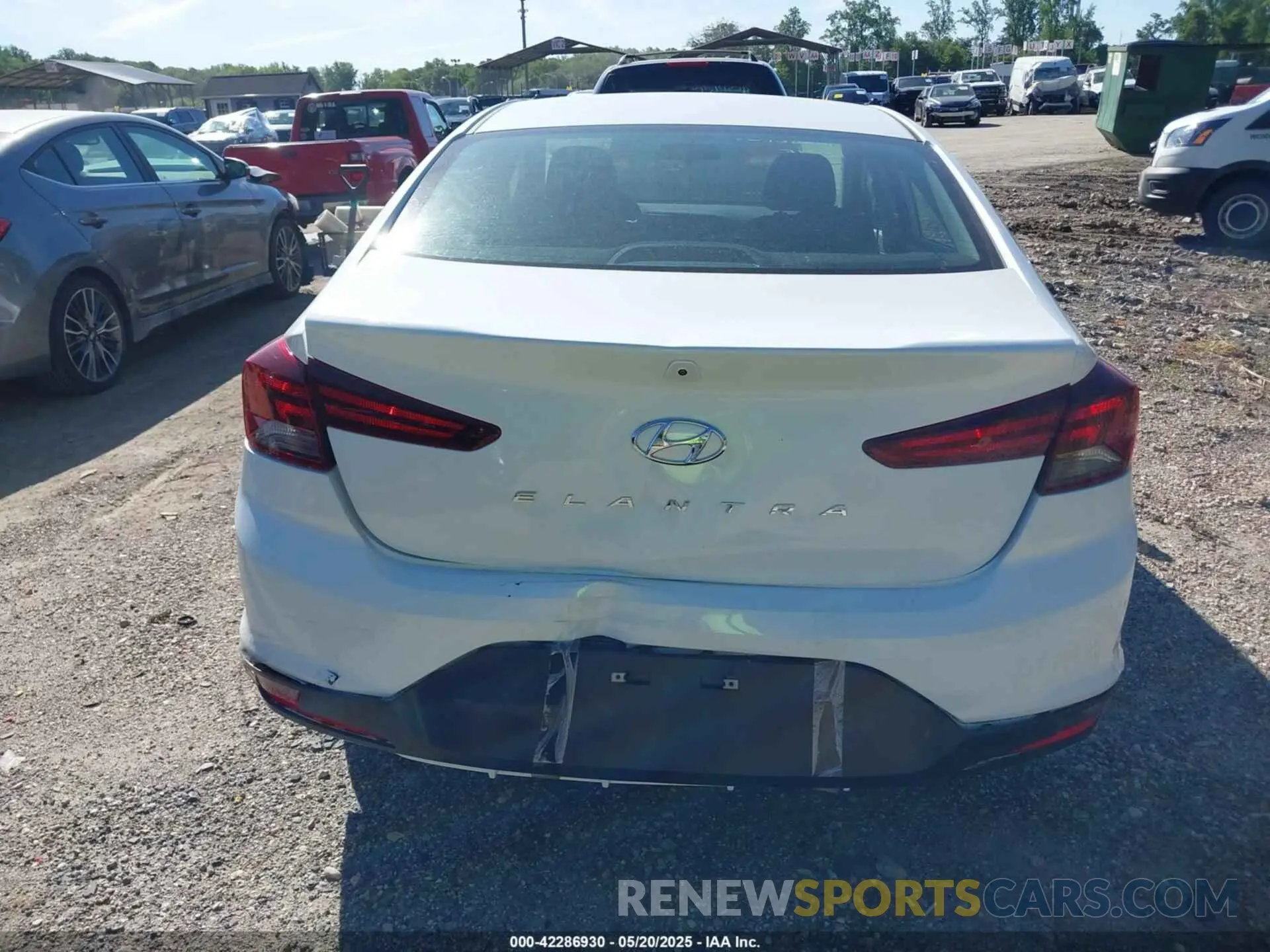 16 Photograph of a damaged car 5NPD74LF8KH406621 HYUNDAI ELANTRA 2019