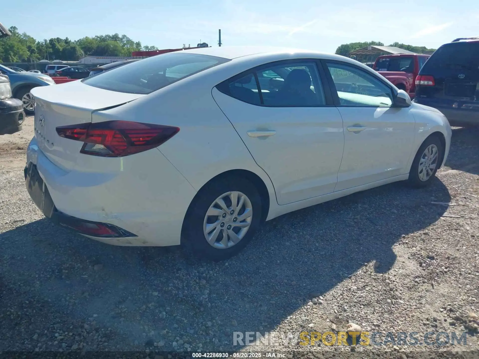 4 Photograph of a damaged car 5NPD74LF8KH406621 HYUNDAI ELANTRA 2019