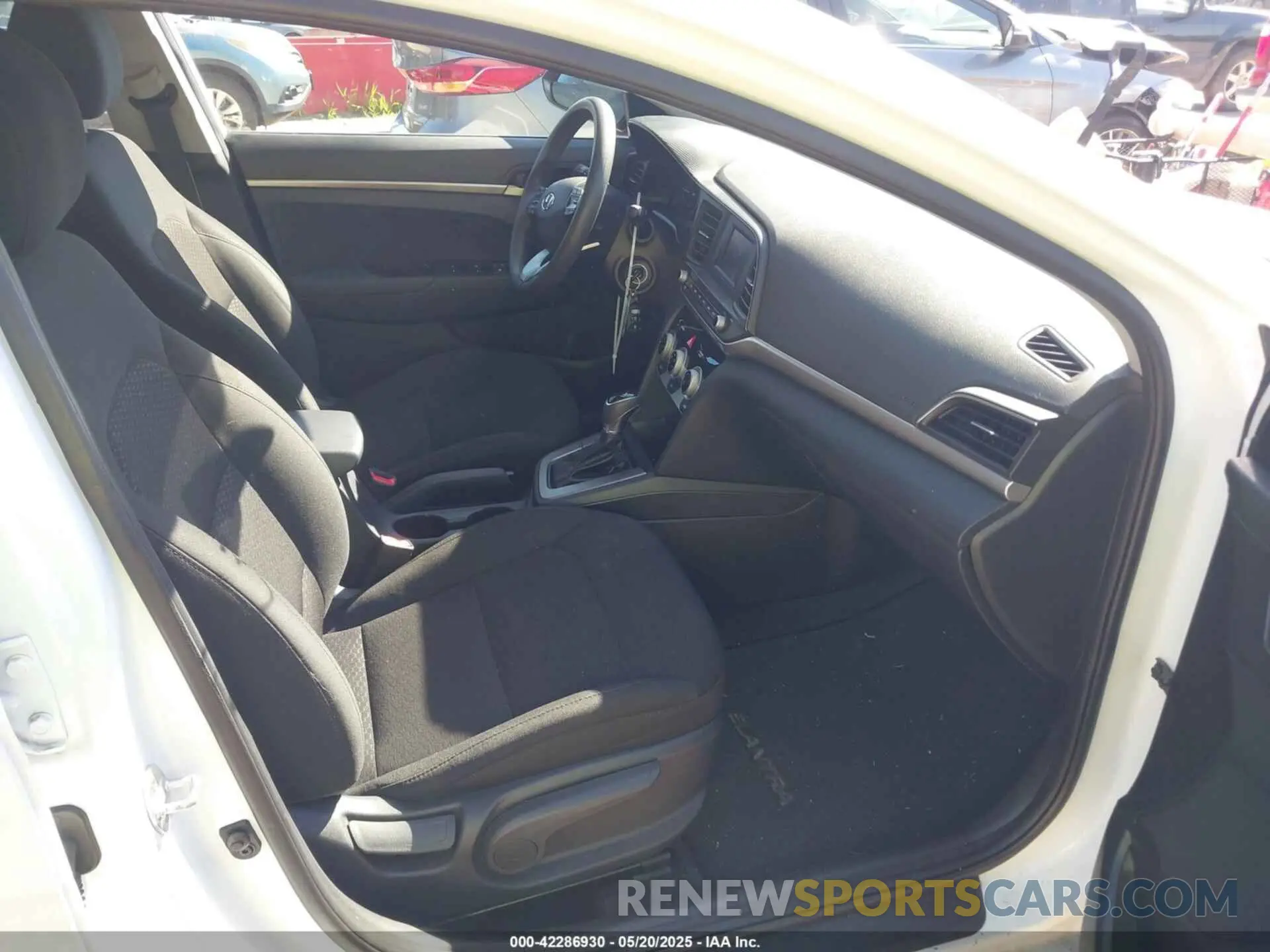 5 Photograph of a damaged car 5NPD74LF8KH406621 HYUNDAI ELANTRA 2019