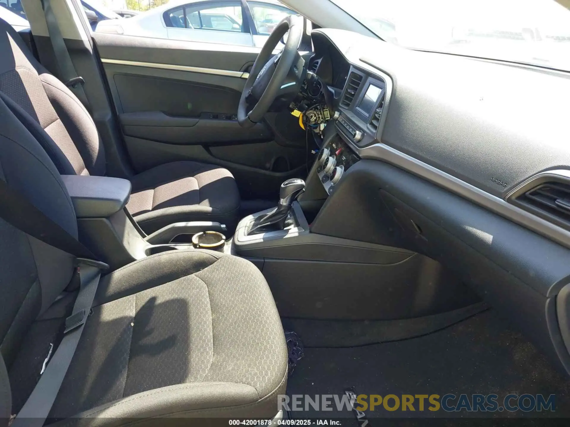 5 Photograph of a damaged car 5NPD74LF8KH406795 HYUNDAI ELANTRA 2019