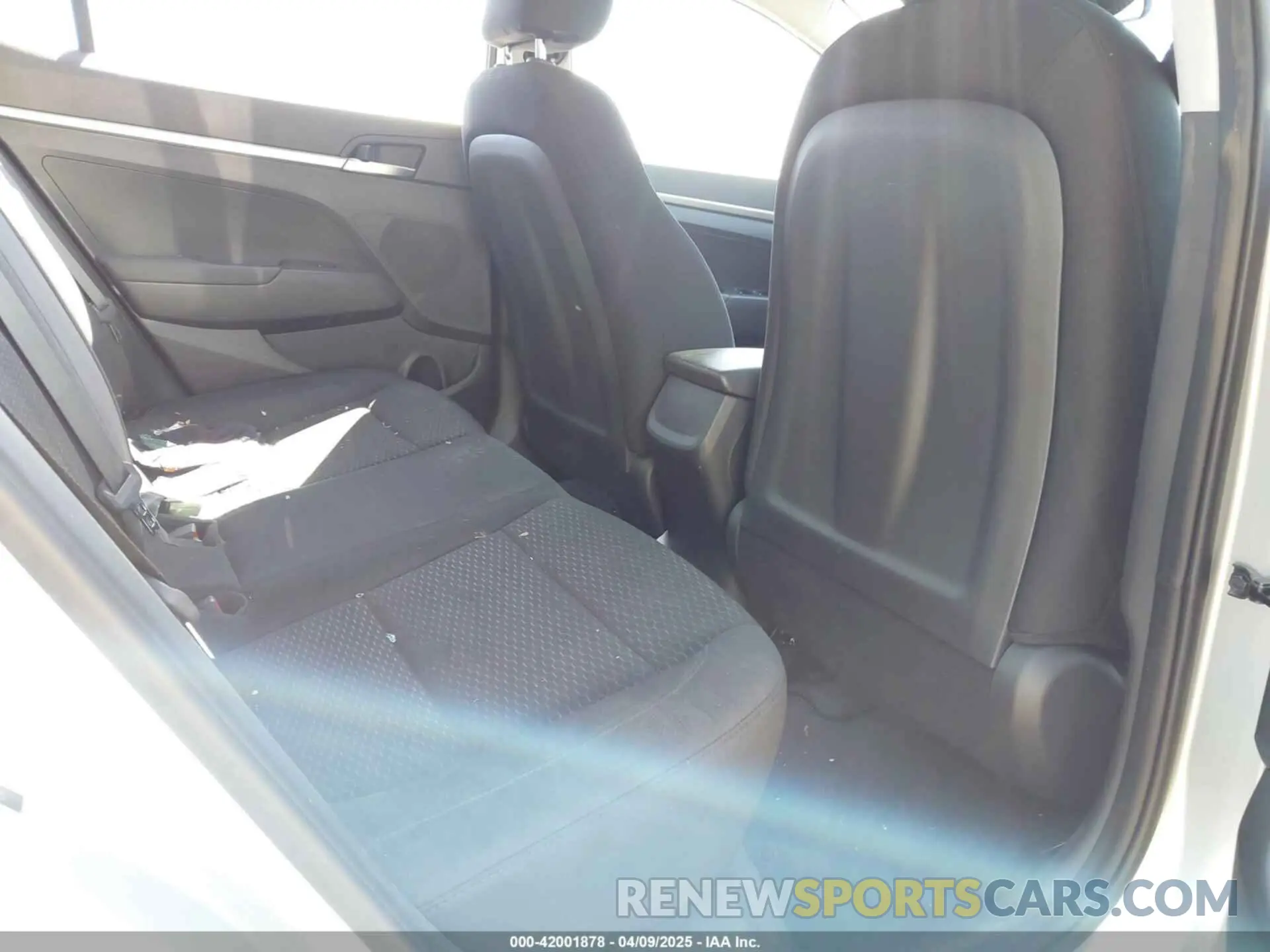 8 Photograph of a damaged car 5NPD74LF8KH406795 HYUNDAI ELANTRA 2019
