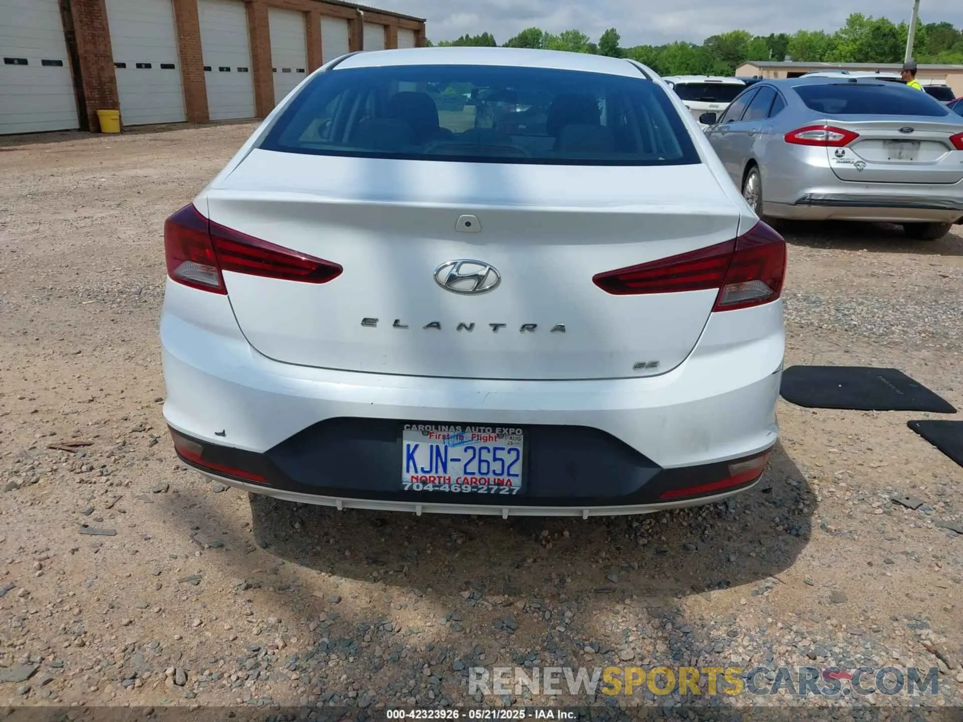17 Photograph of a damaged car 5NPD74LF8KH411799 HYUNDAI ELANTRA 2019