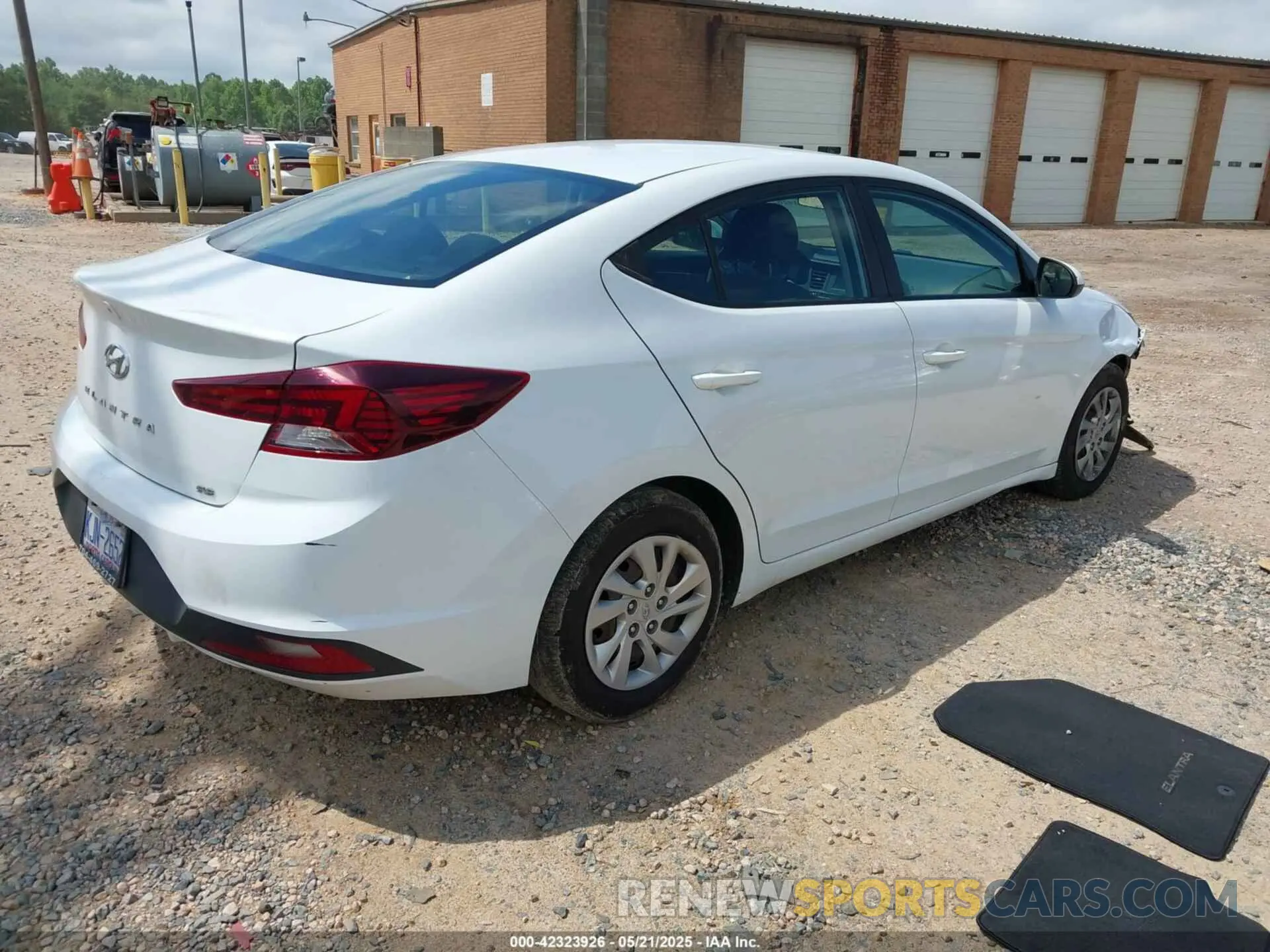 4 Photograph of a damaged car 5NPD74LF8KH411799 HYUNDAI ELANTRA 2019
