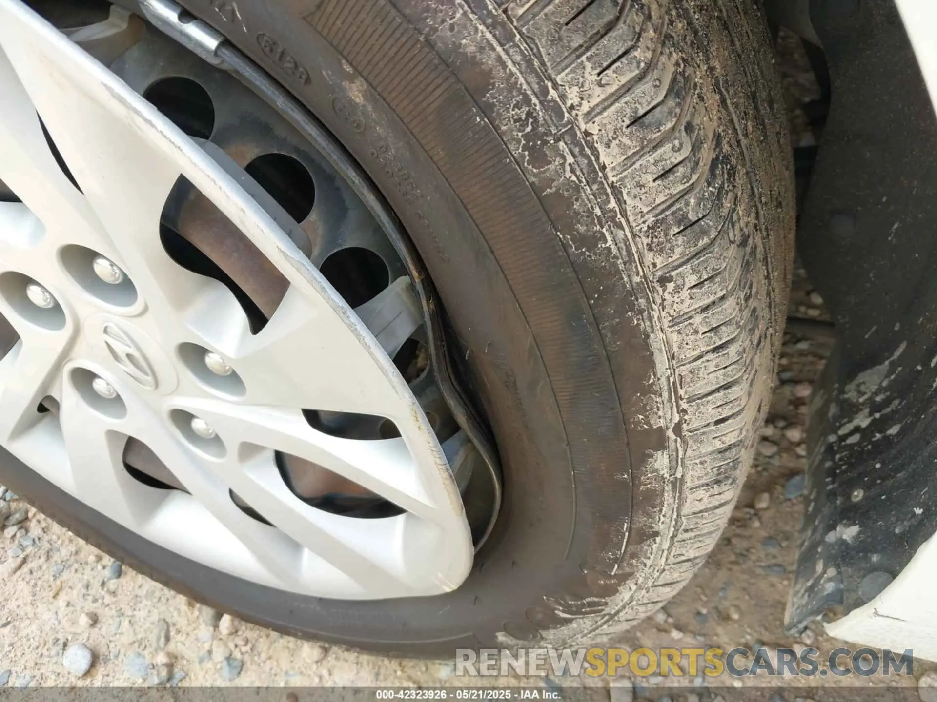 6 Photograph of a damaged car 5NPD74LF8KH411799 HYUNDAI ELANTRA 2019