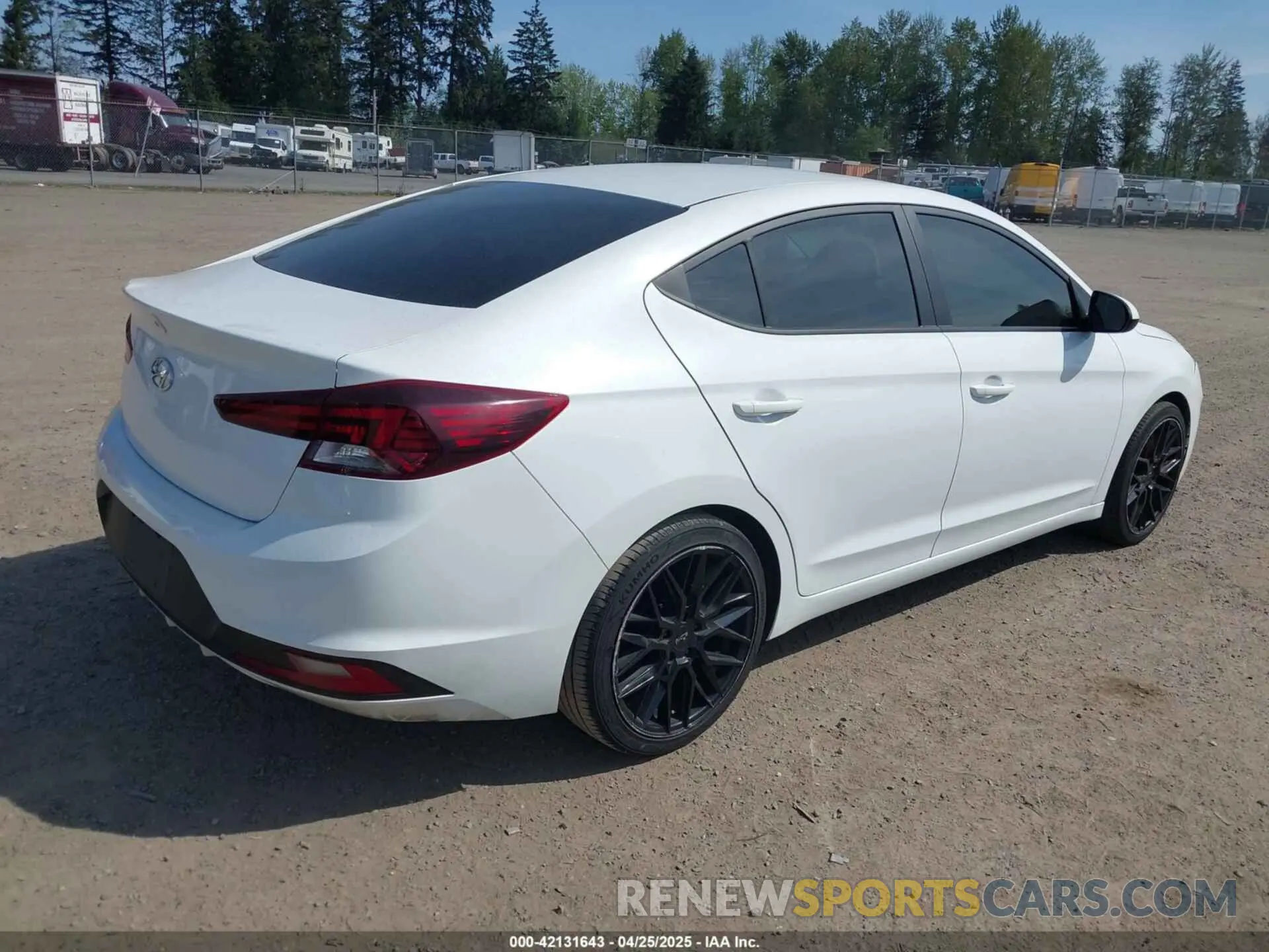 4 Photograph of a damaged car 5NPD74LF8KH433480 HYUNDAI ELANTRA 2019