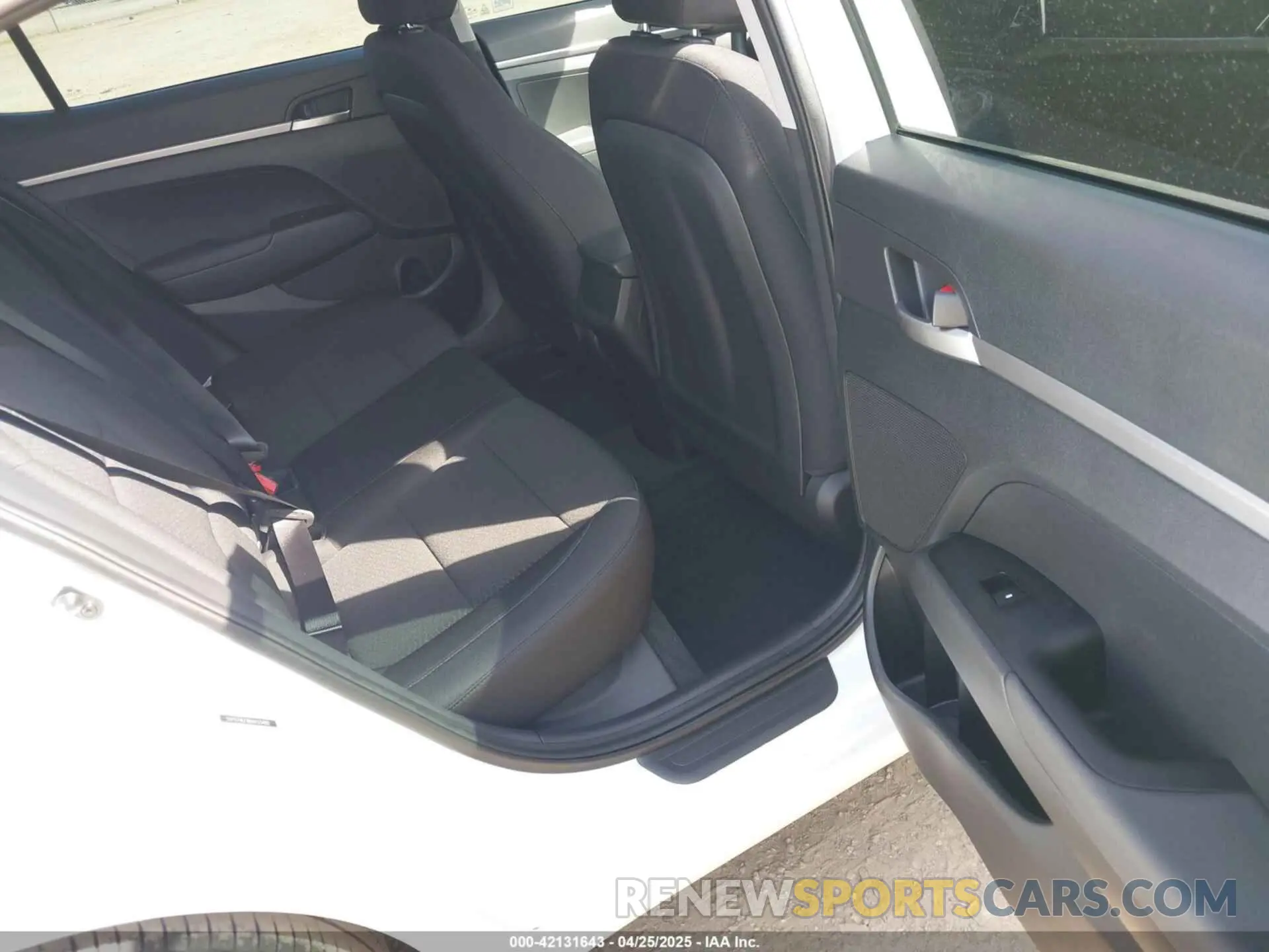 8 Photograph of a damaged car 5NPD74LF8KH433480 HYUNDAI ELANTRA 2019