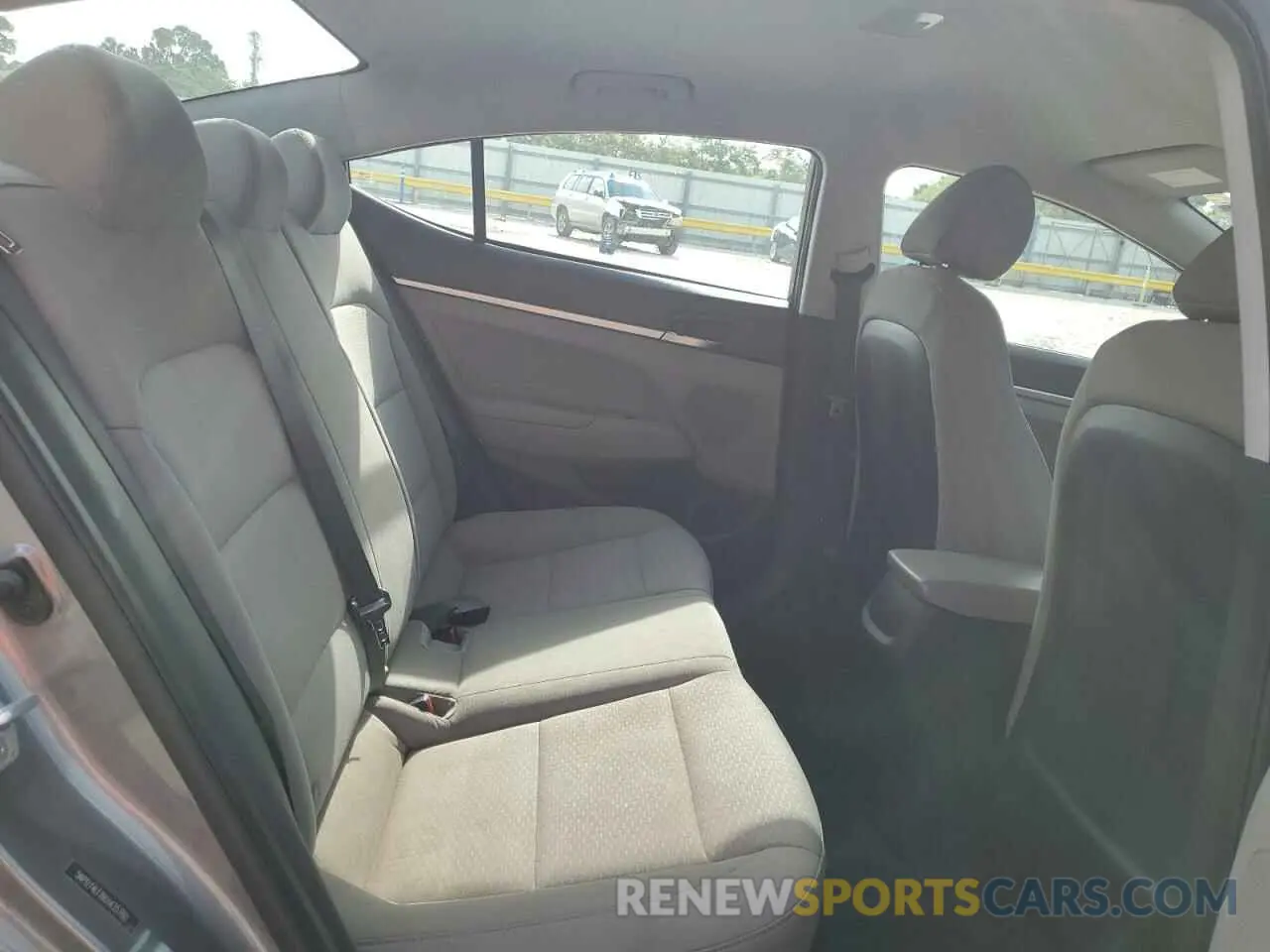 10 Photograph of a damaged car 5NPD74LF8KH435780 HYUNDAI ELANTRA 2019