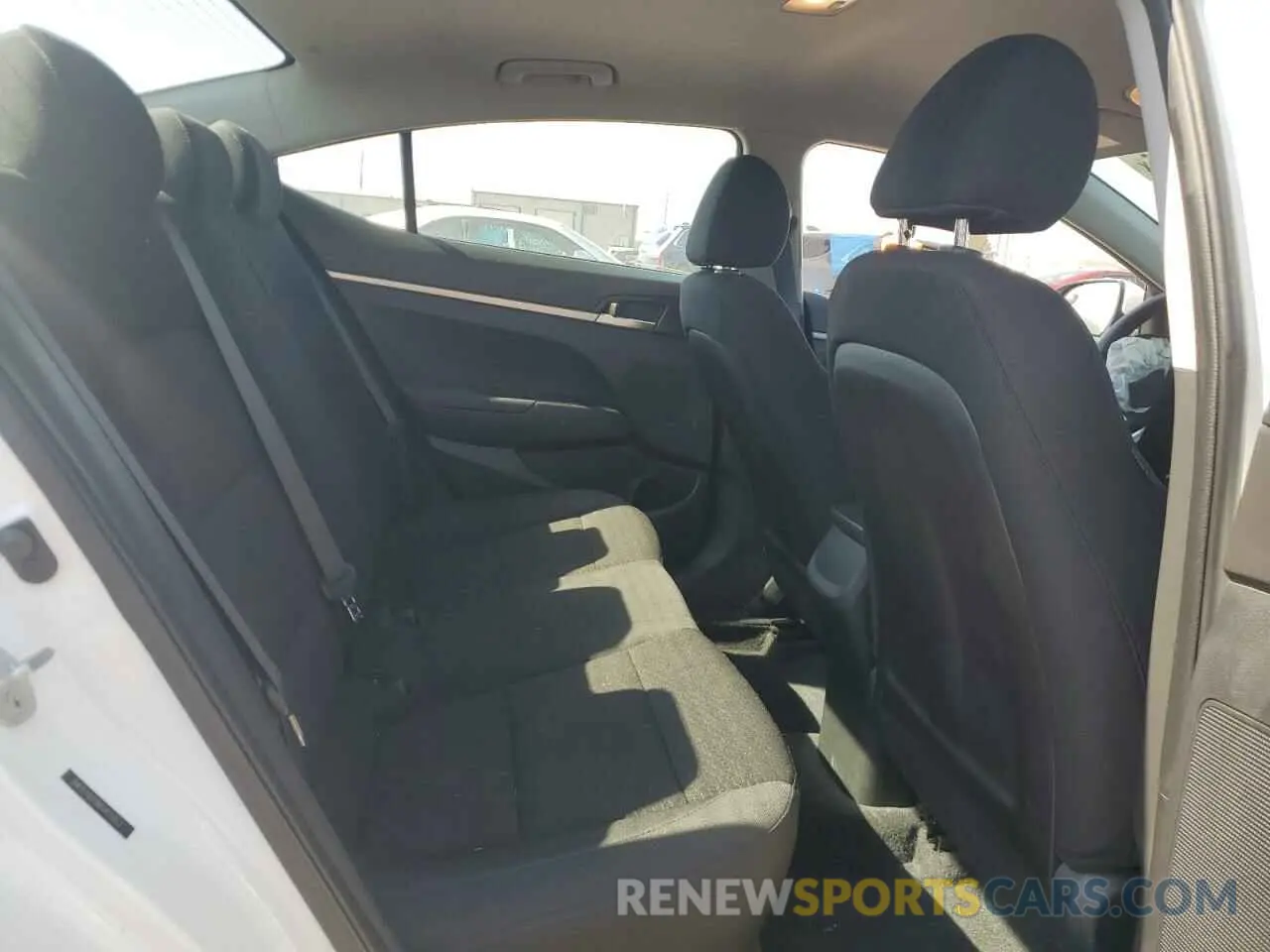 10 Photograph of a damaged car 5NPD74LF8KH455852 HYUNDAI ELANTRA 2019