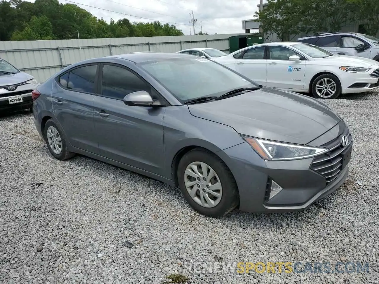 4 Photograph of a damaged car 5NPD74LF8KH461361 HYUNDAI ELANTRA 2019