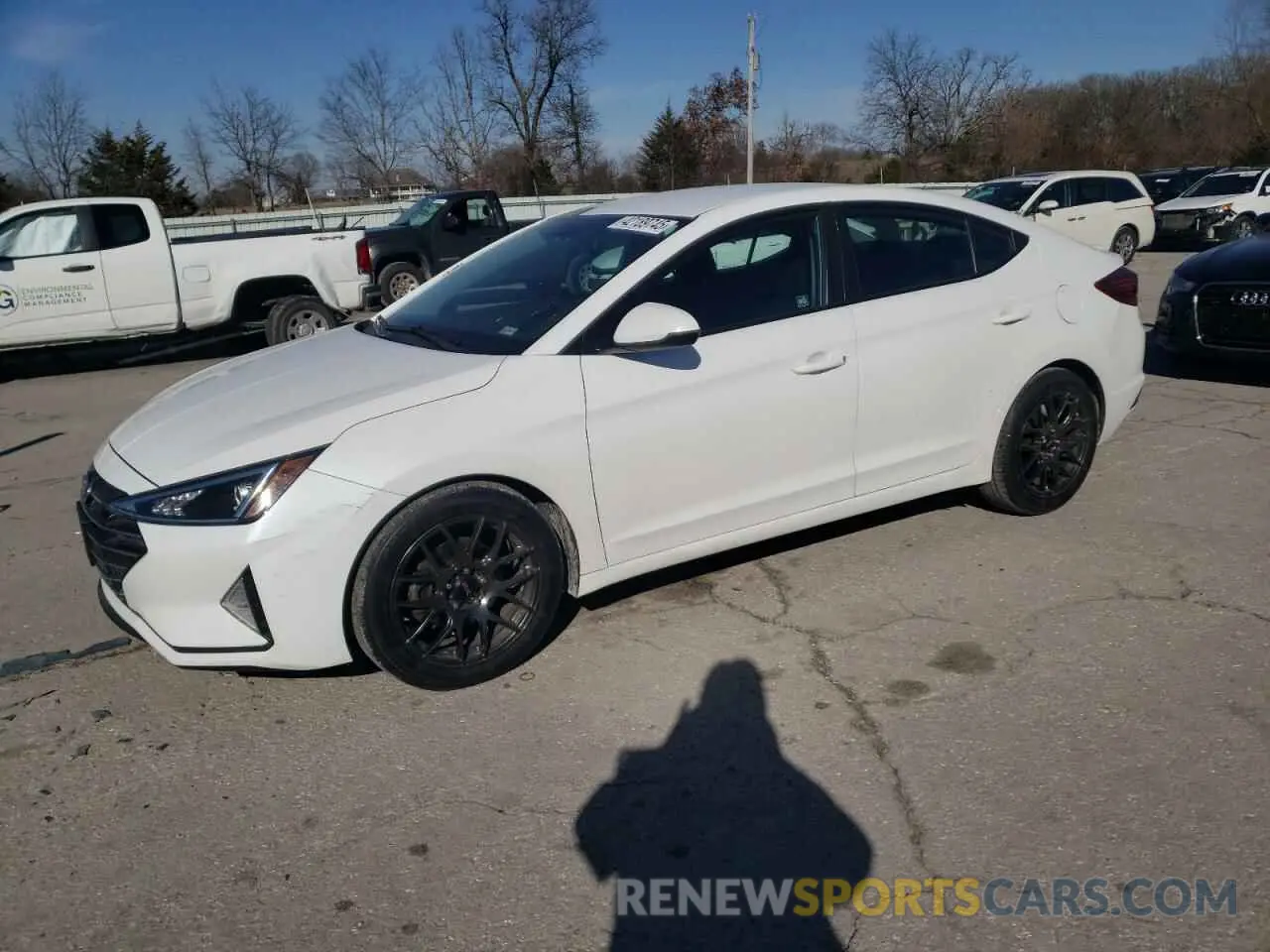 1 Photograph of a damaged car 5NPD74LF8KH470528 HYUNDAI ELANTRA 2019