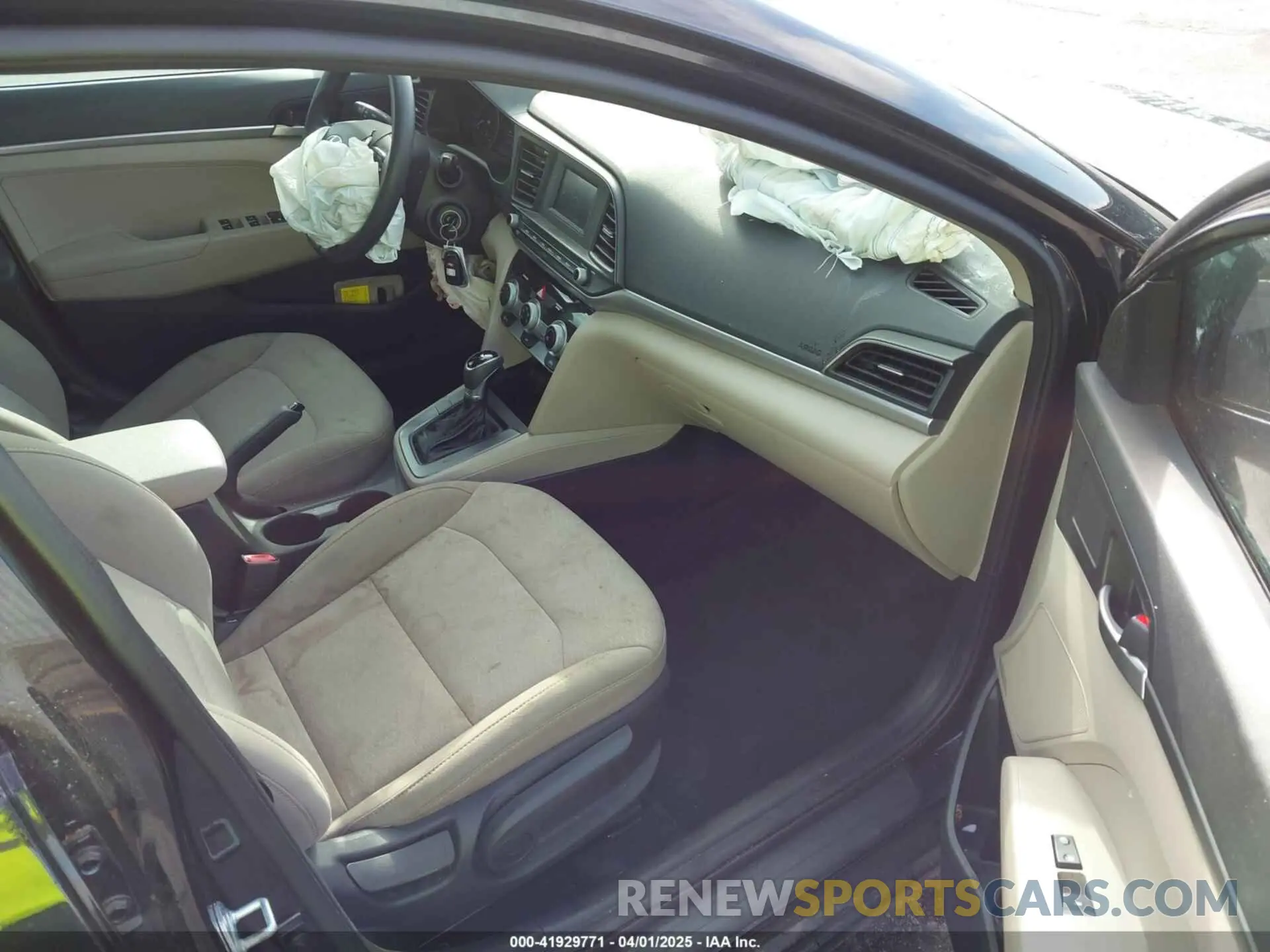 5 Photograph of a damaged car 5NPD74LF8KH477320 HYUNDAI ELANTRA 2019