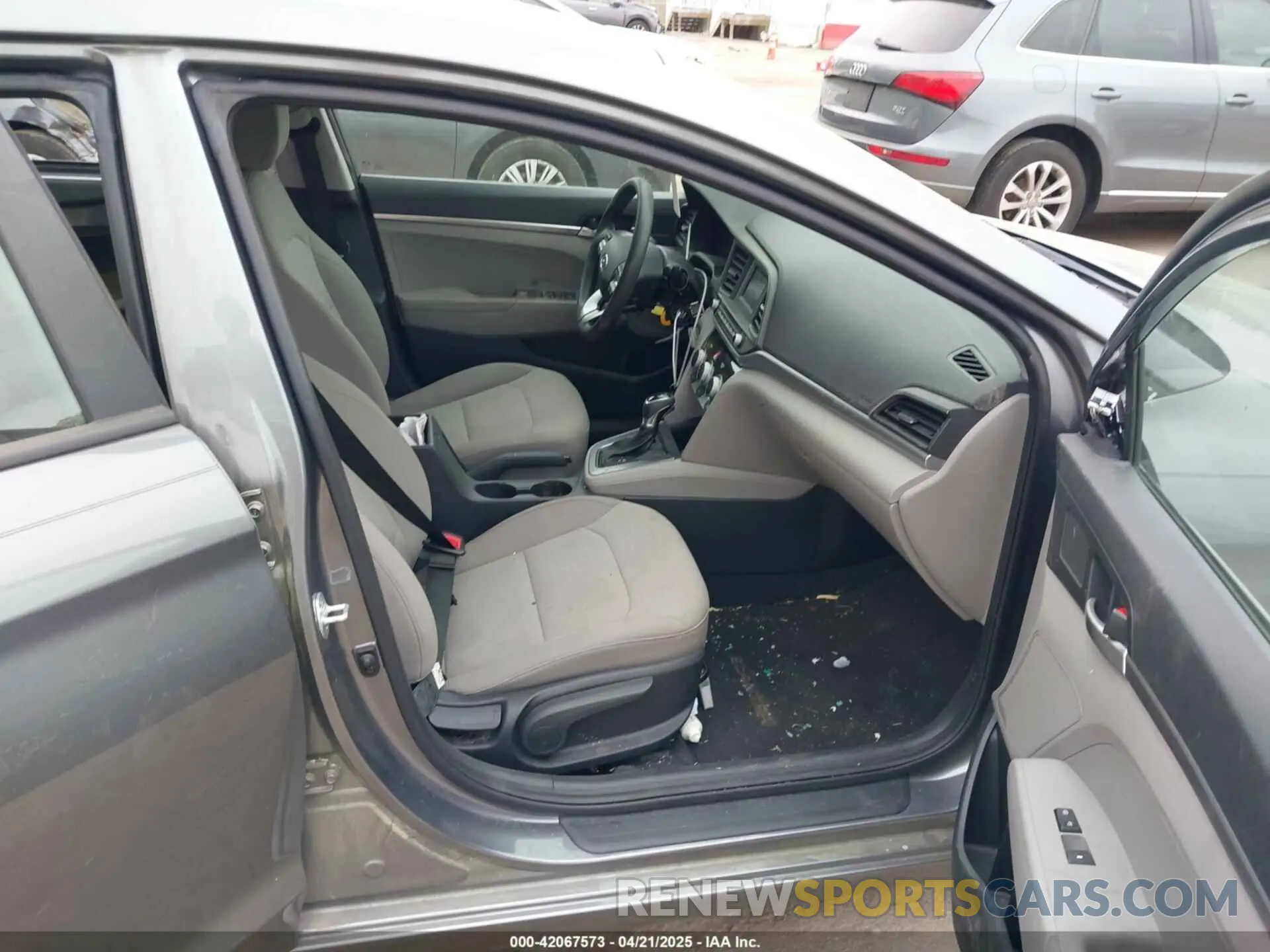 5 Photograph of a damaged car 5NPD74LF8KH492643 HYUNDAI ELANTRA 2019