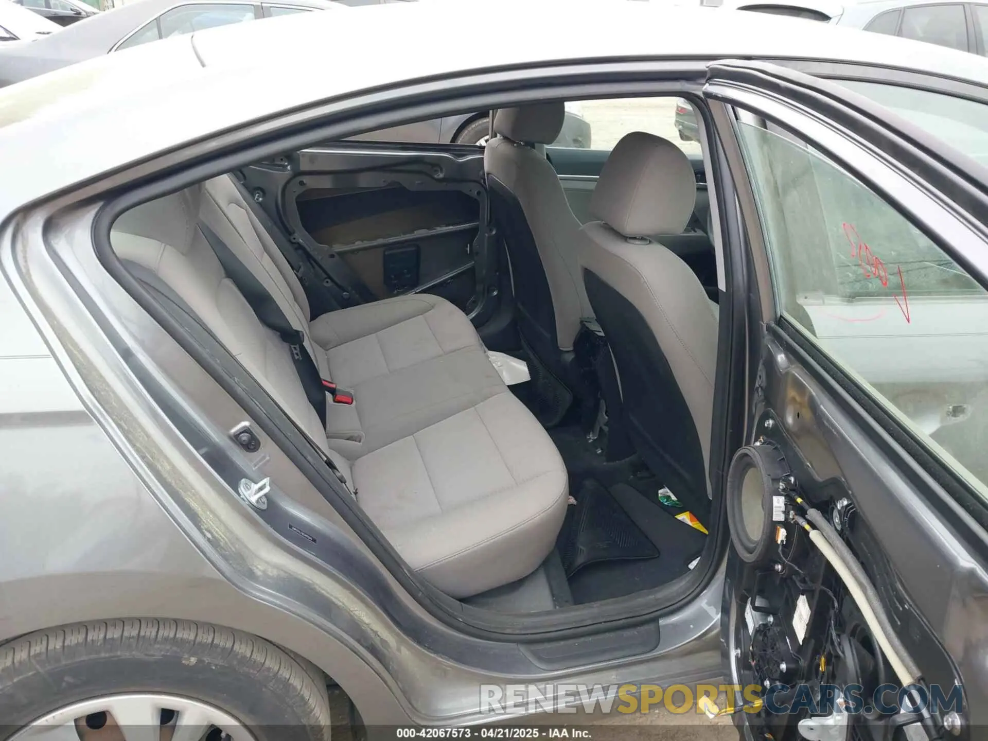 8 Photograph of a damaged car 5NPD74LF8KH492643 HYUNDAI ELANTRA 2019