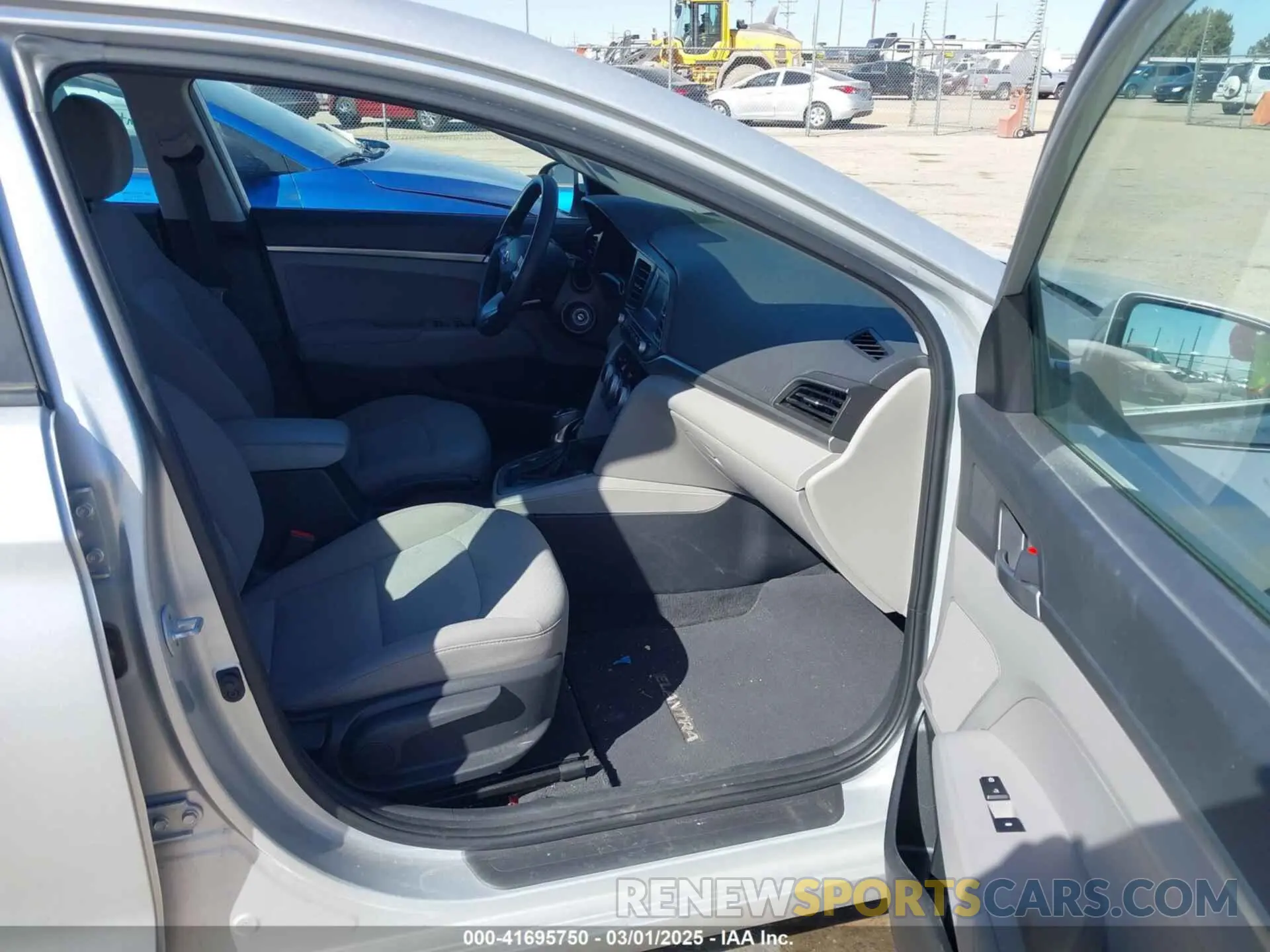 5 Photograph of a damaged car 5NPD74LF9KH412055 HYUNDAI ELANTRA 2019