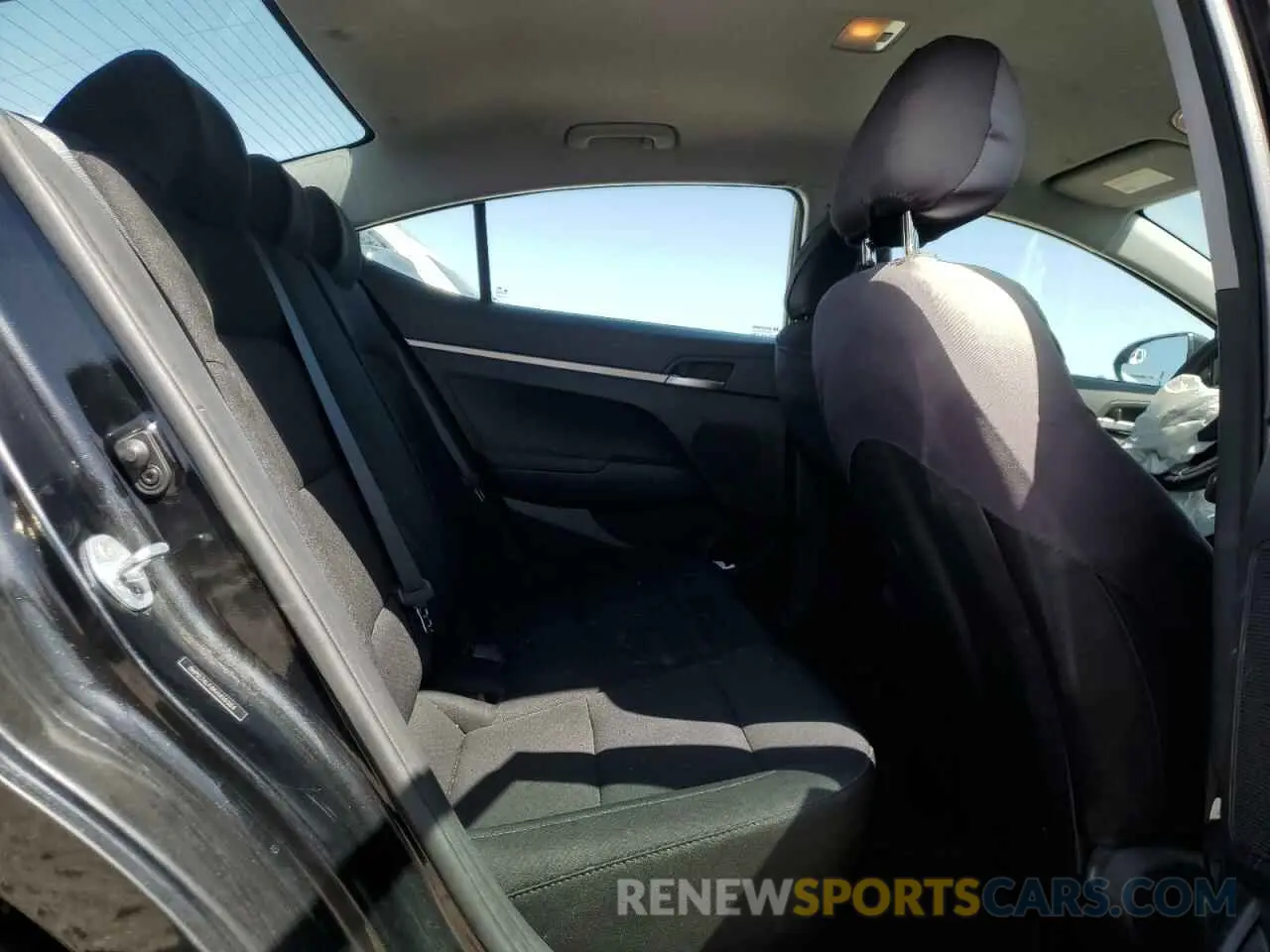 10 Photograph of a damaged car 5NPD74LF9KH416364 HYUNDAI ELANTRA 2019