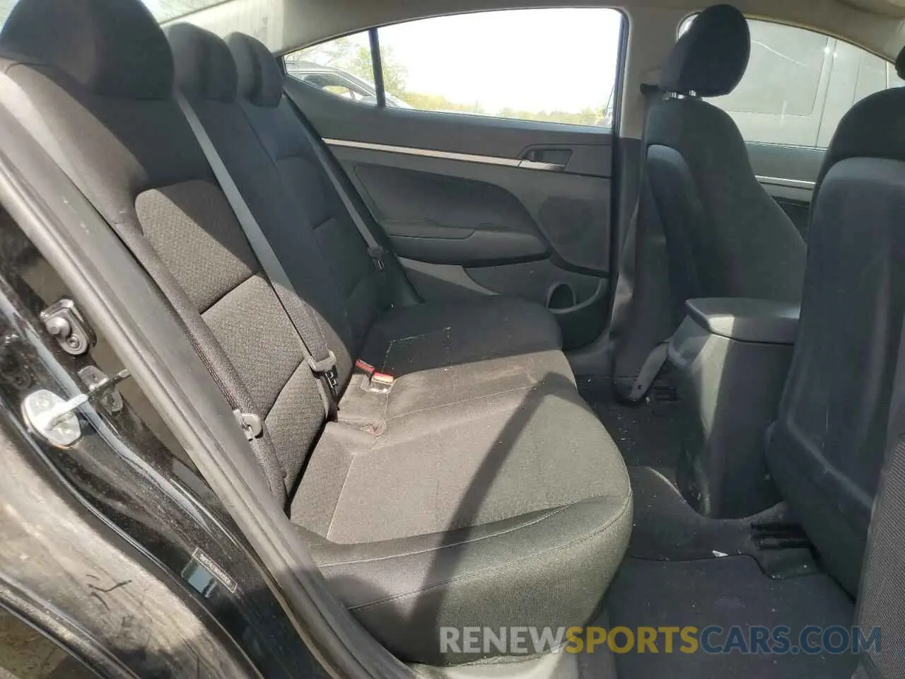 10 Photograph of a damaged car 5NPD74LF9KH435836 HYUNDAI ELANTRA 2019
