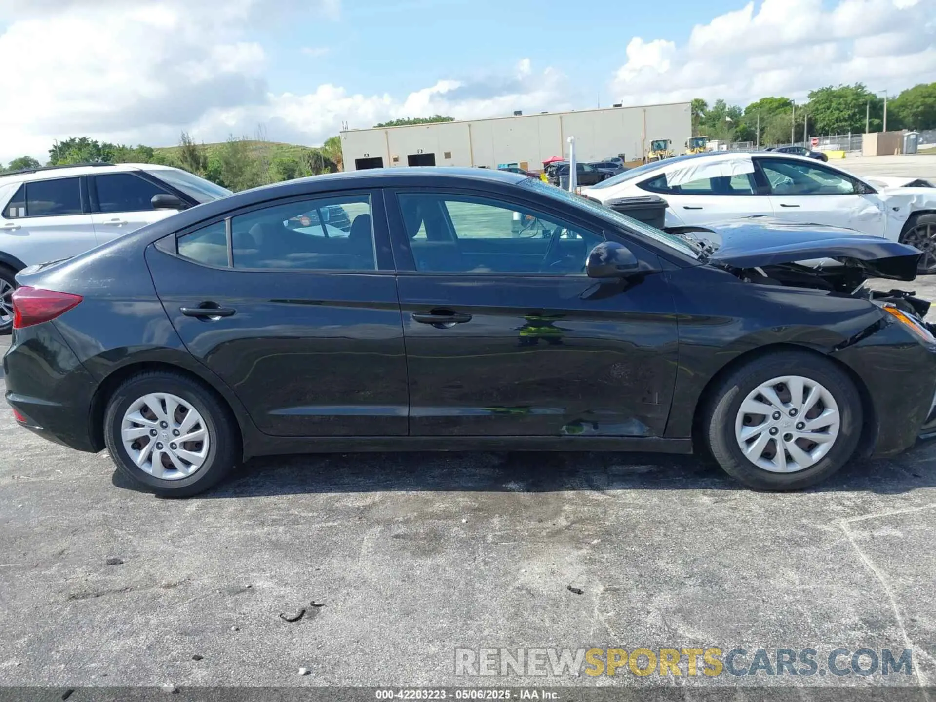14 Photograph of a damaged car 5NPD74LF9KH467394 HYUNDAI ELANTRA 2019